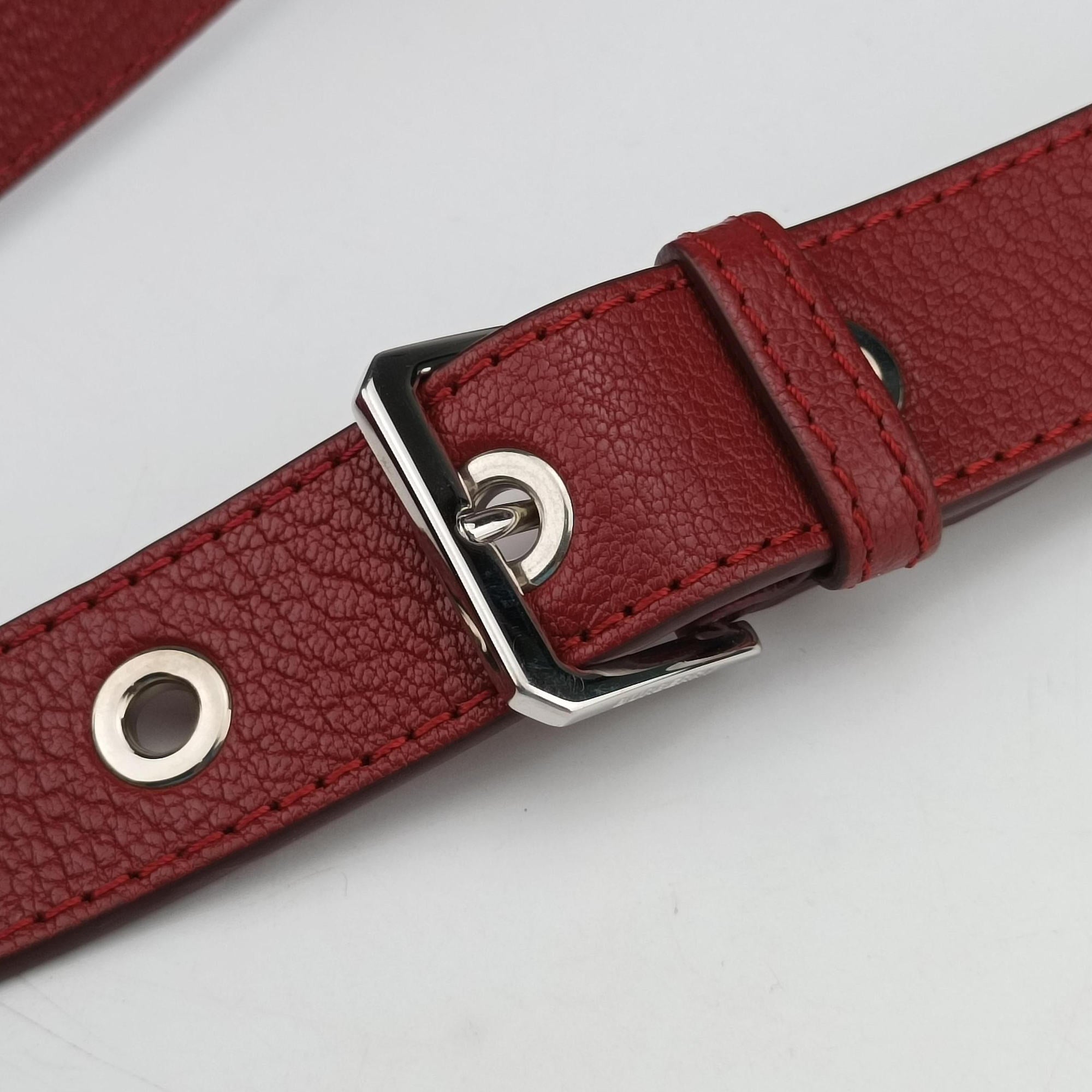 Pre-owned Burberry TB logo Red Leather  shoulderbag | stylenewstar