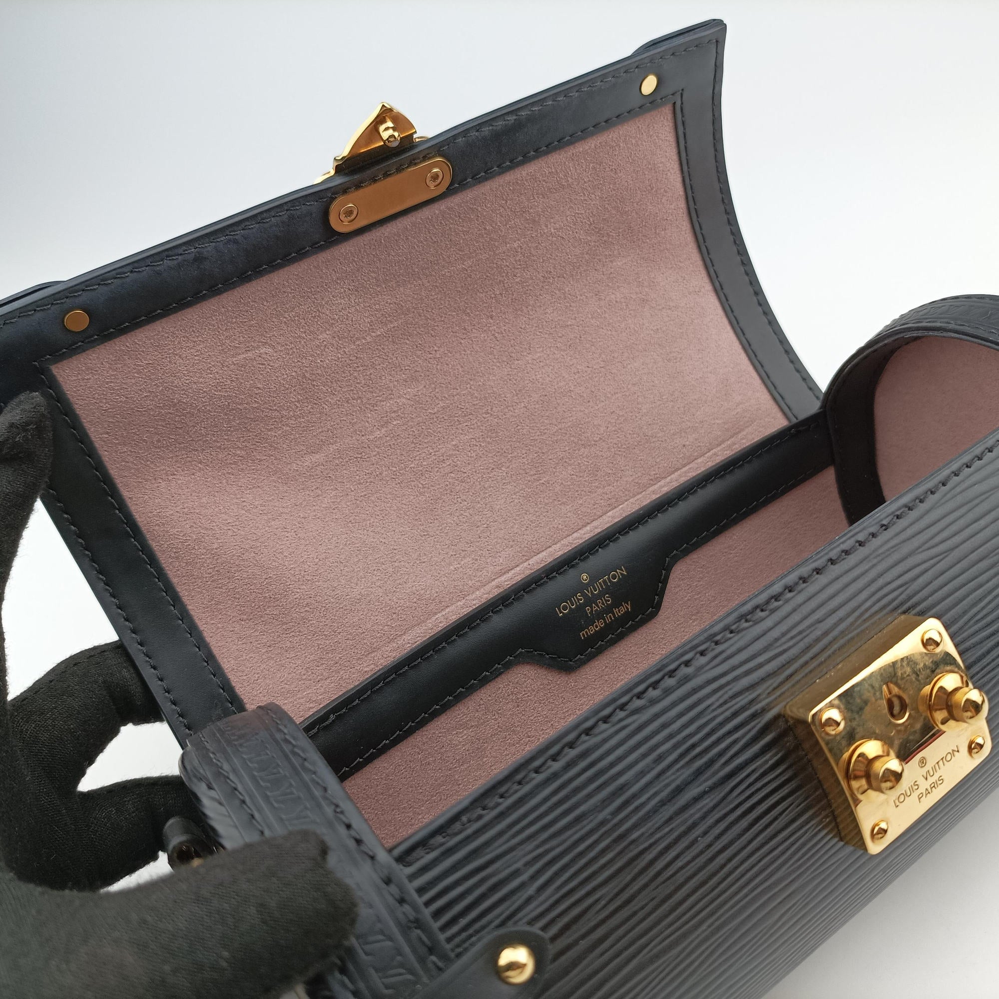 Secondhand Louis Vuitton Papillon Trunk Noir Epi M58655 shoulderbag | stylenewstar