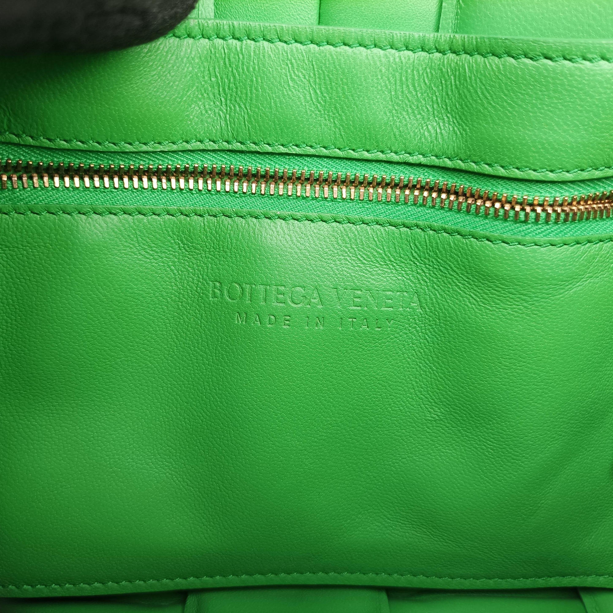 Pre-owned Bottega Veneta Padded Cassette Green lambskin  shoulderbag | stylenewstar