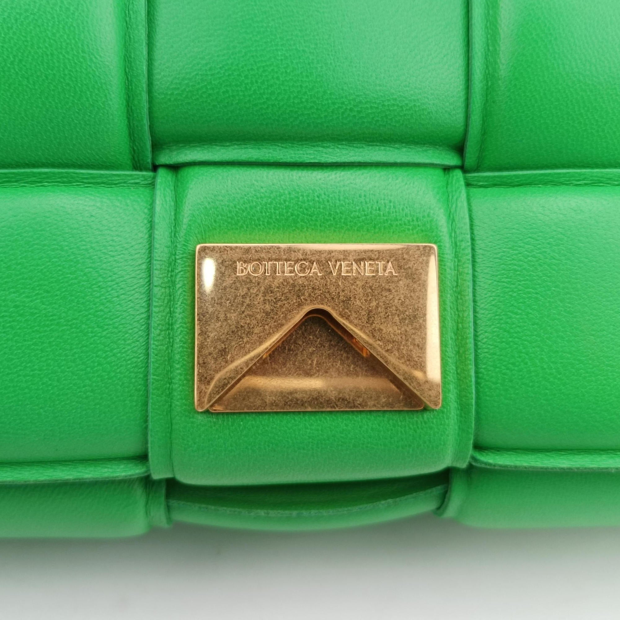 Pre-owned Bottega Veneta Padded Cassette Green lambskin  shoulderbag | stylenewstar