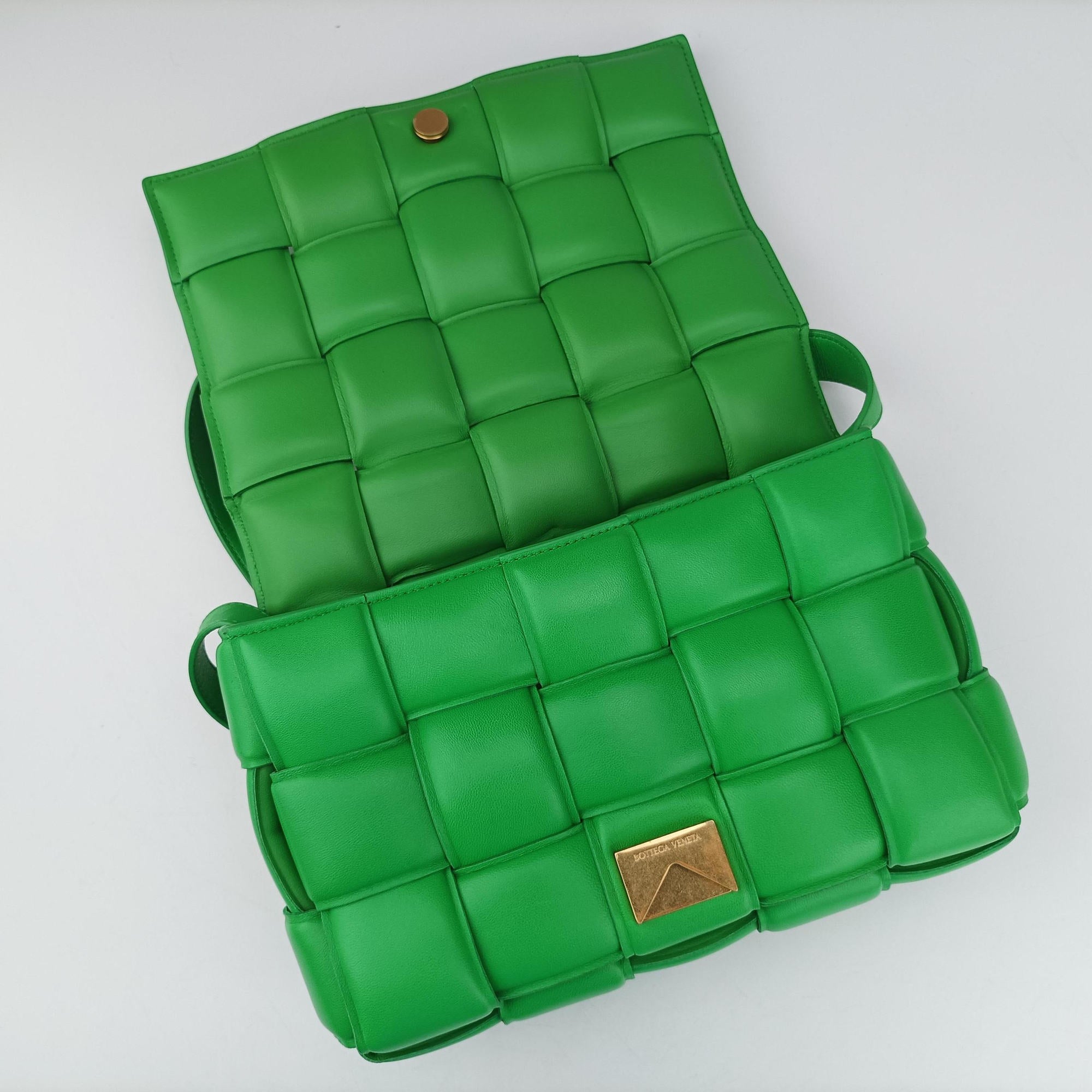 Pre-owned Bottega Veneta Padded Cassette Green lambskin  shoulderbag | stylenewstar