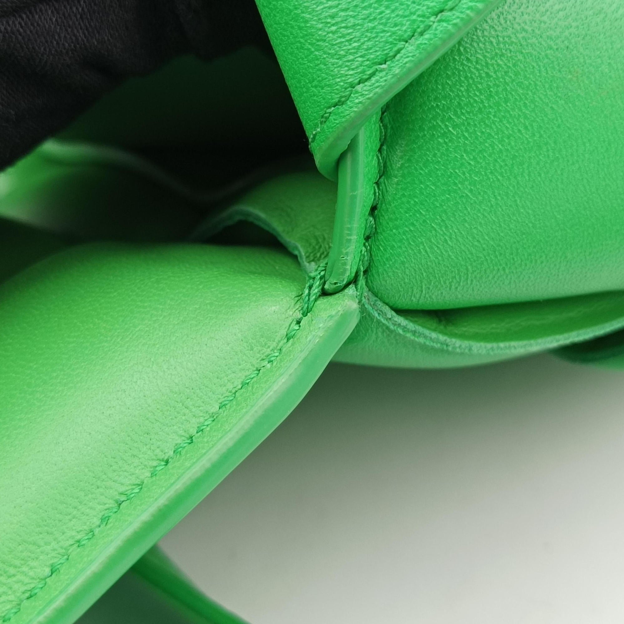 Pre-owned Bottega Veneta Padded Cassette Green lambskin  shoulderbag | stylenewstar