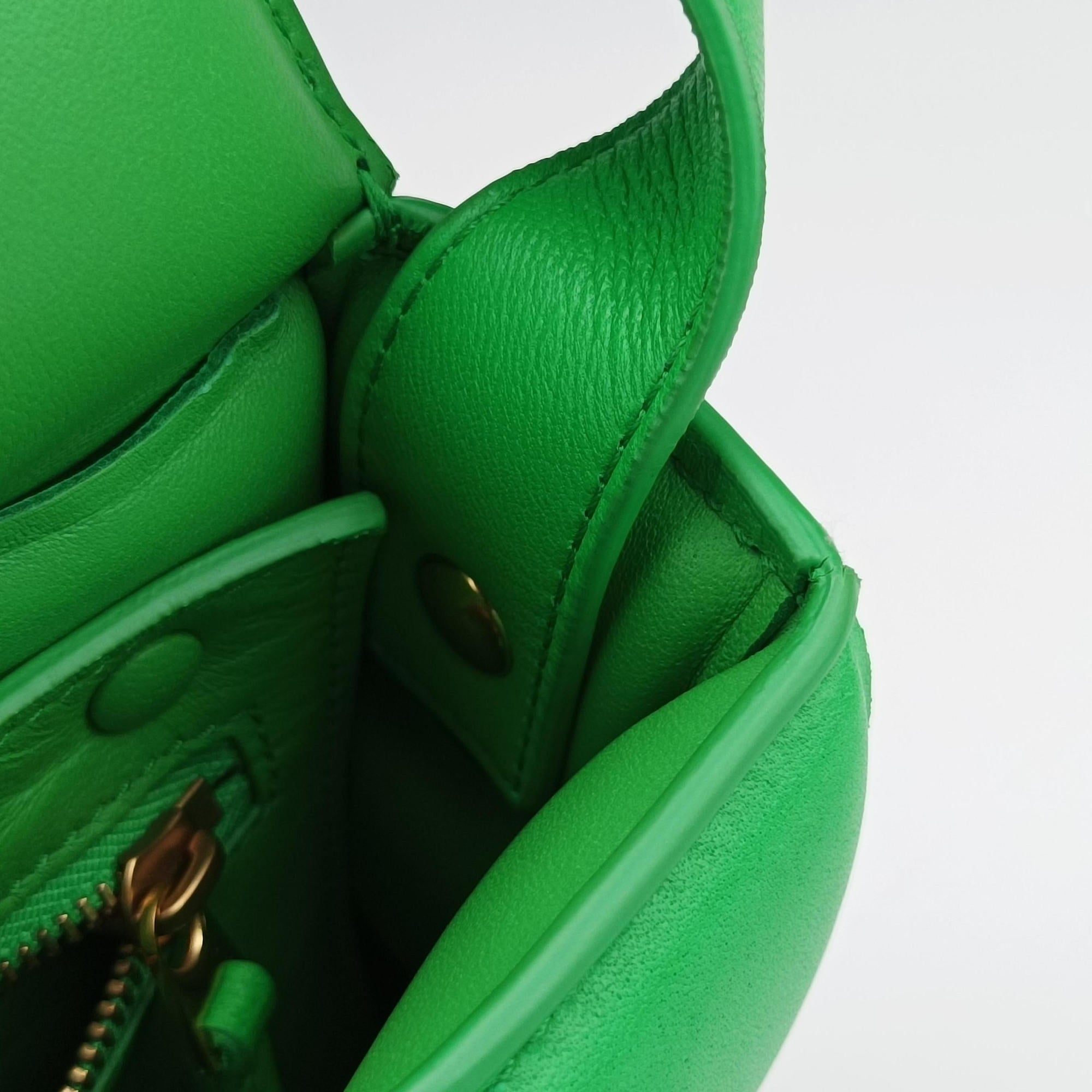 Pre-owned Bottega Veneta Padded Cassette Green lambskin  shoulderbag | stylenewstar