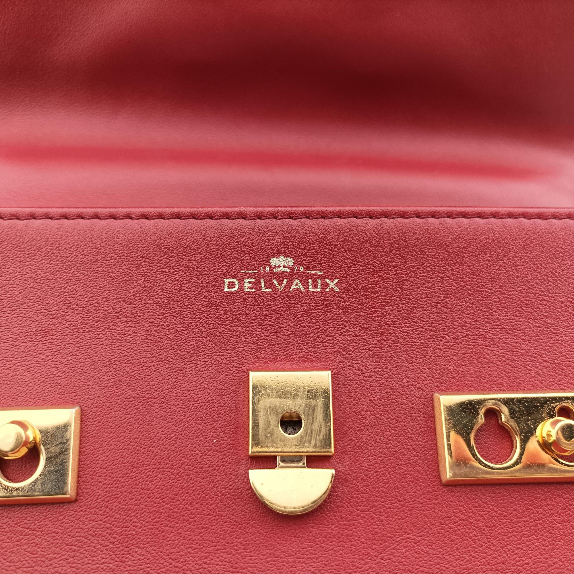 Secondhand Delvaux Tampete Burgundy Leather  shoulderbag | stylenewstar