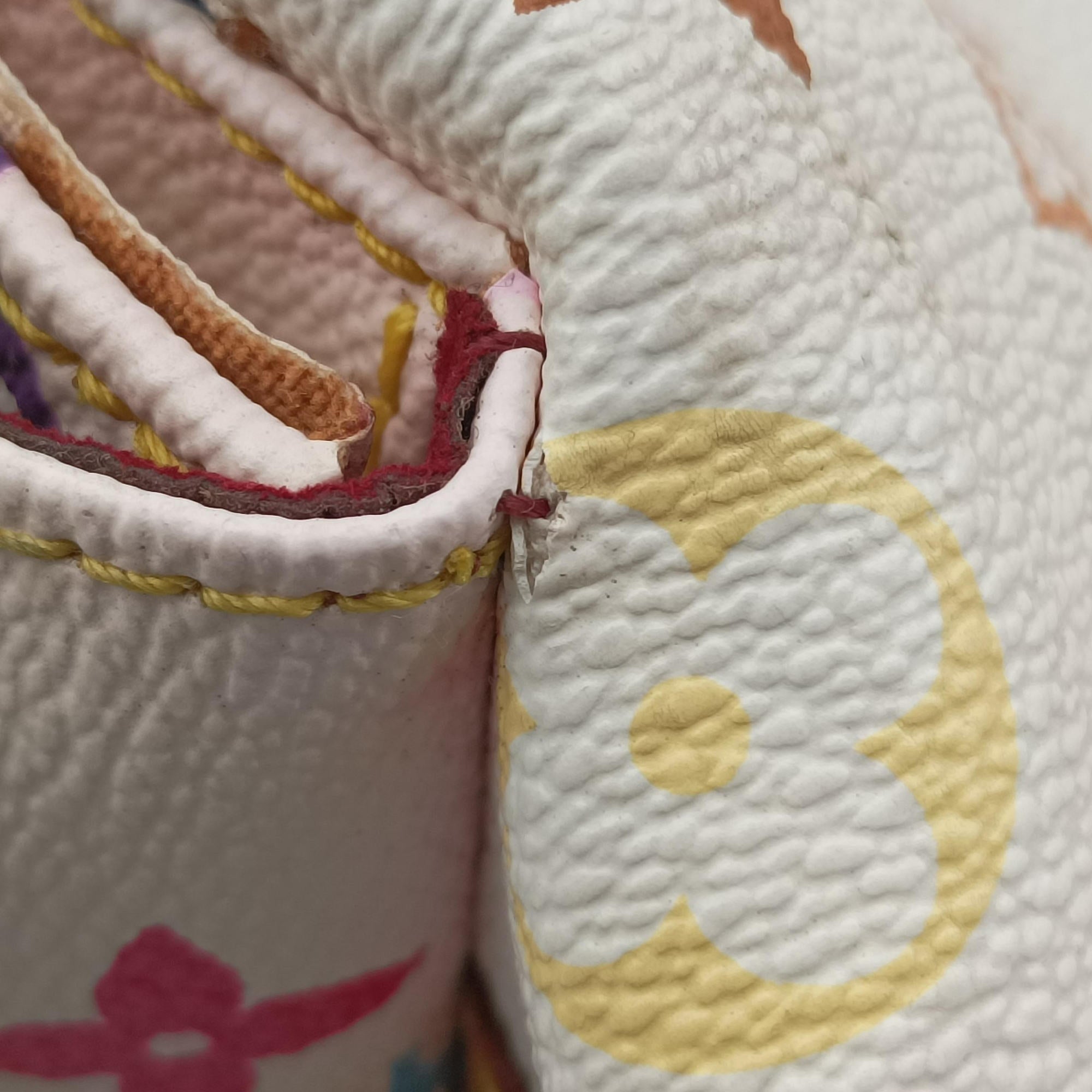 Secondhand Louis Vuitton Petit NOe white Monogram Multicolor M42229 shoulderbag | stylenewstar