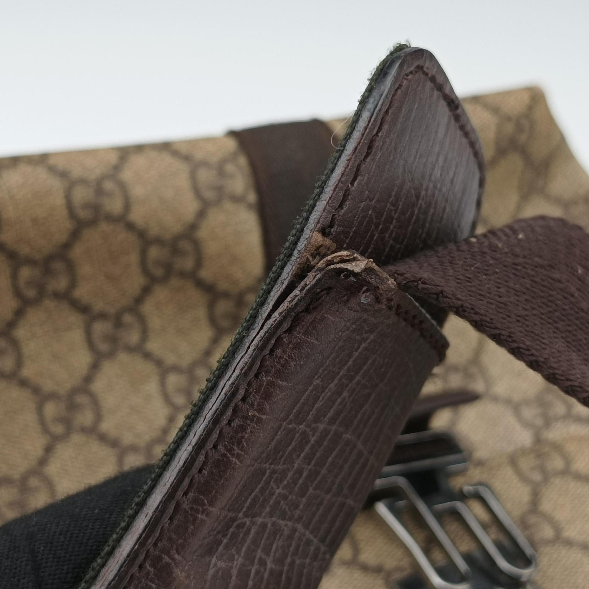 Pre-owned Gucci GG Supreme Double Buckle Beige × Dark Brown PVC coated canvas 122373 shoulderbag | stylenewstar