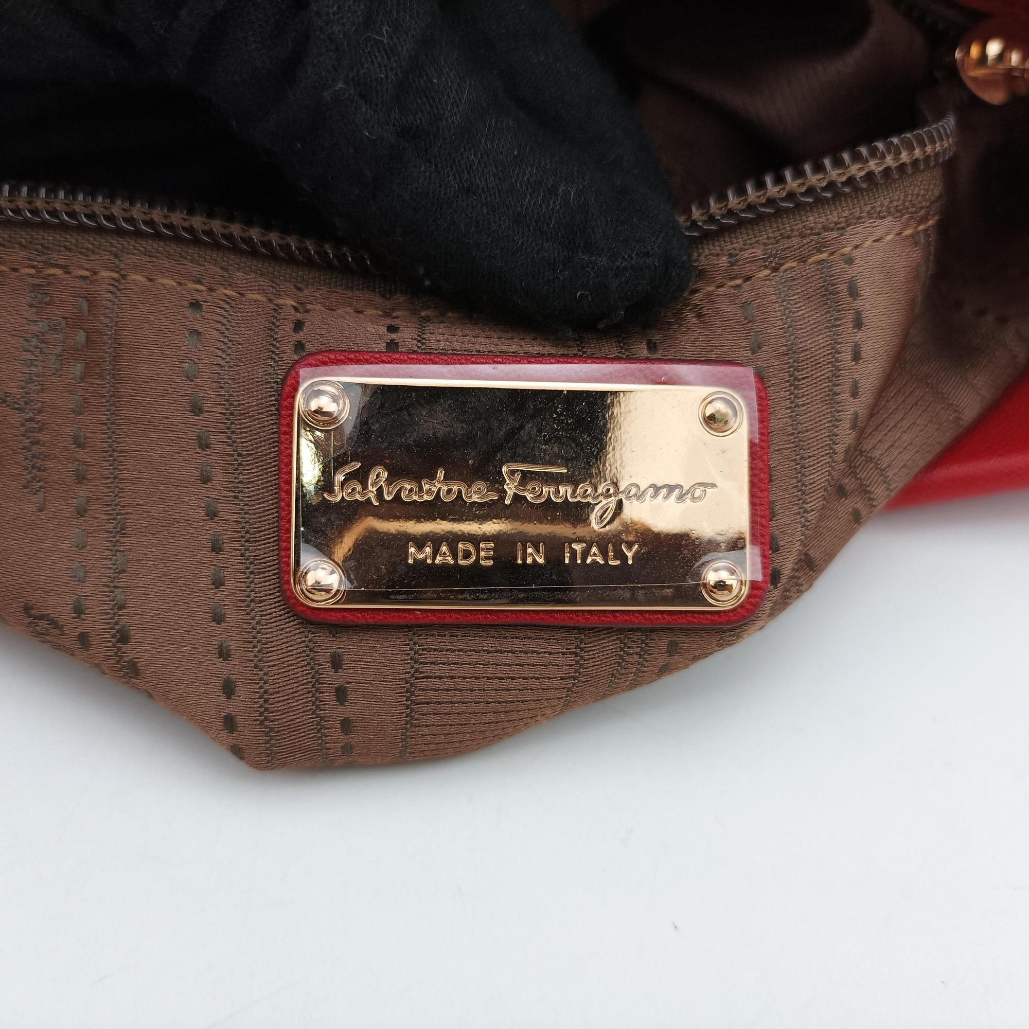 Pre-owned Ferragamo Vara Ribbon Red calfskin  shoulderbag | stylenewstar