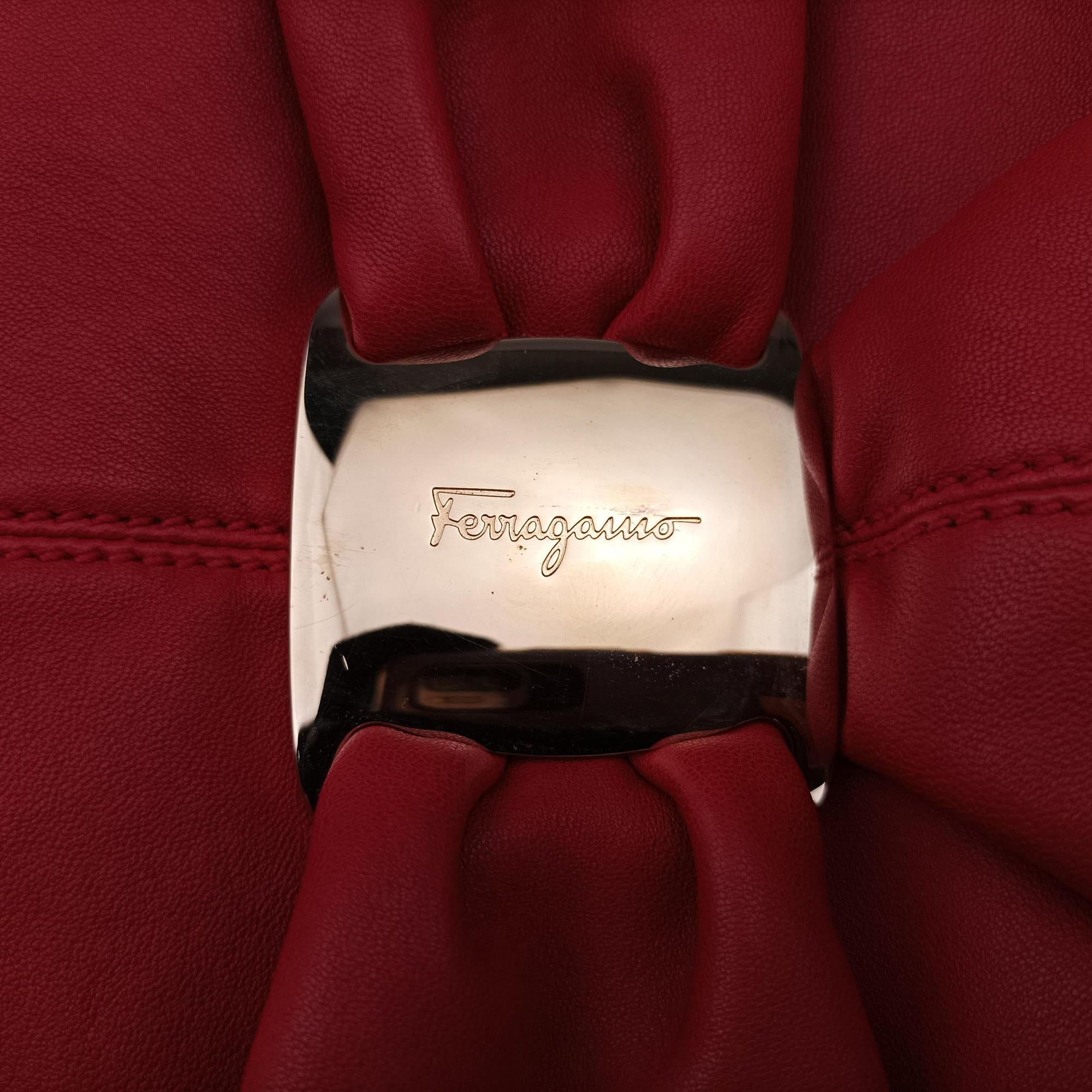 Pre-owned Ferragamo Vara Ribbon Red calfskin  shoulderbag | stylenewstar