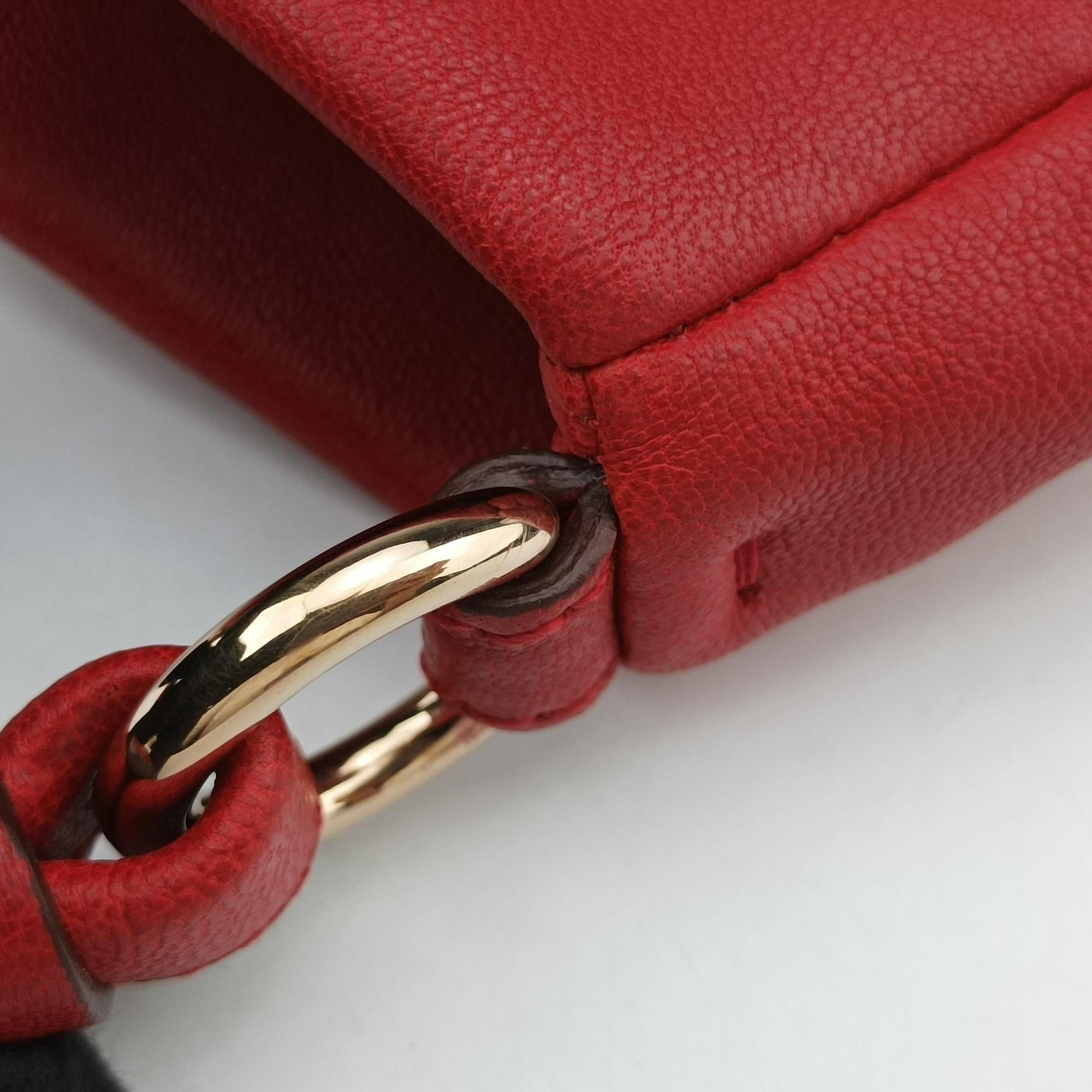 Pre-owned Ferragamo Vara Ribbon Red calfskin  shoulderbag | stylenewstar