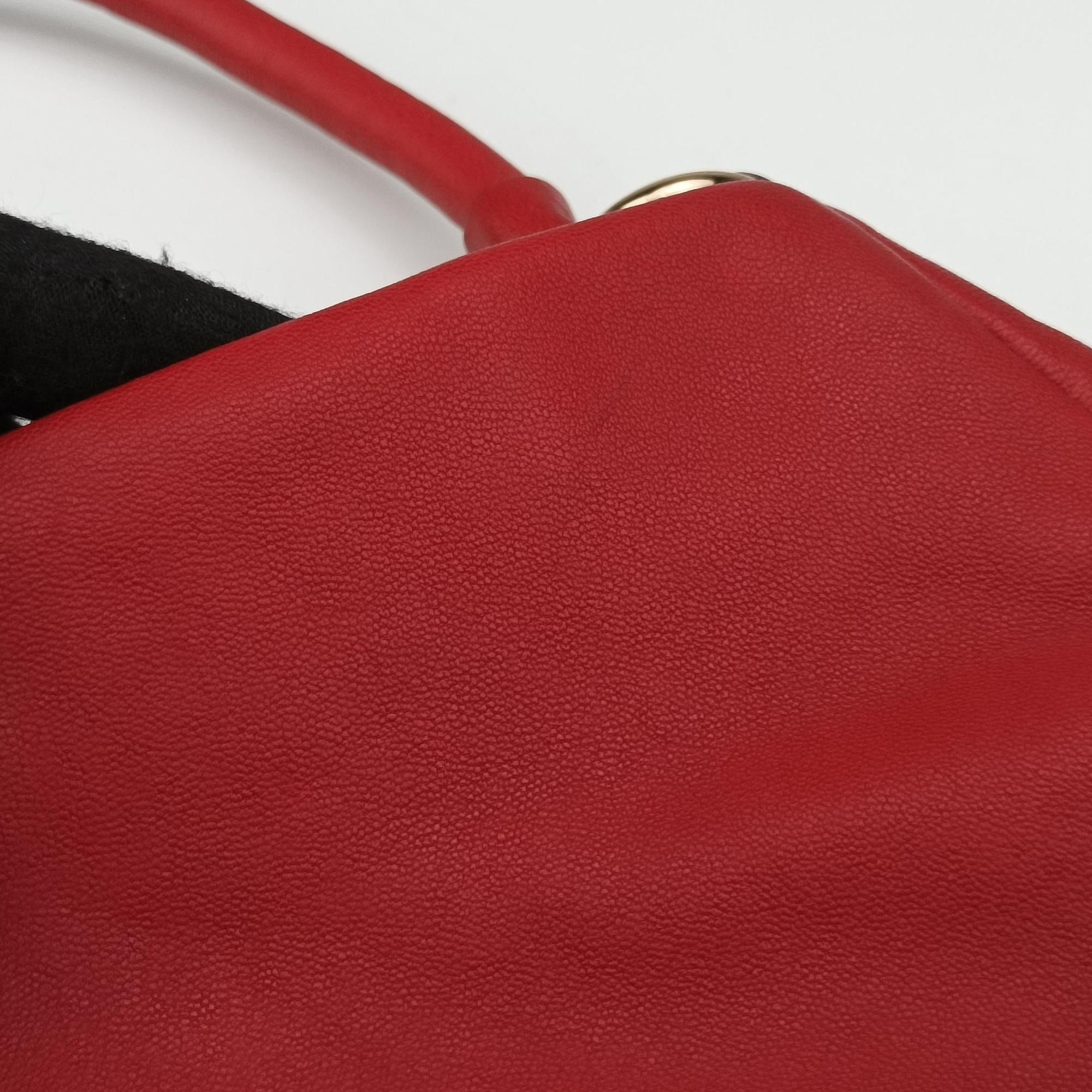 Pre-owned Ferragamo Vara Ribbon Red calfskin  shoulderbag | stylenewstar
