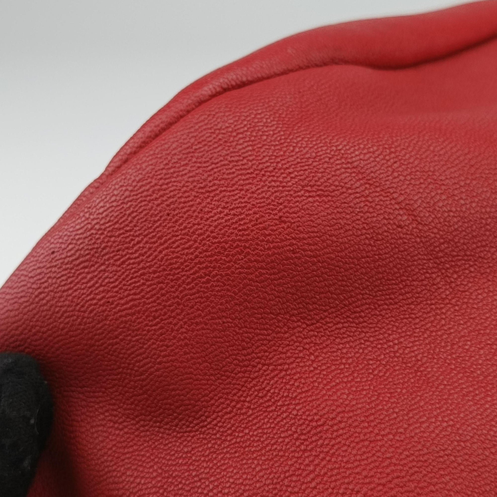 Pre-owned Ferragamo Vara Ribbon Red calfskin  shoulderbag | stylenewstar