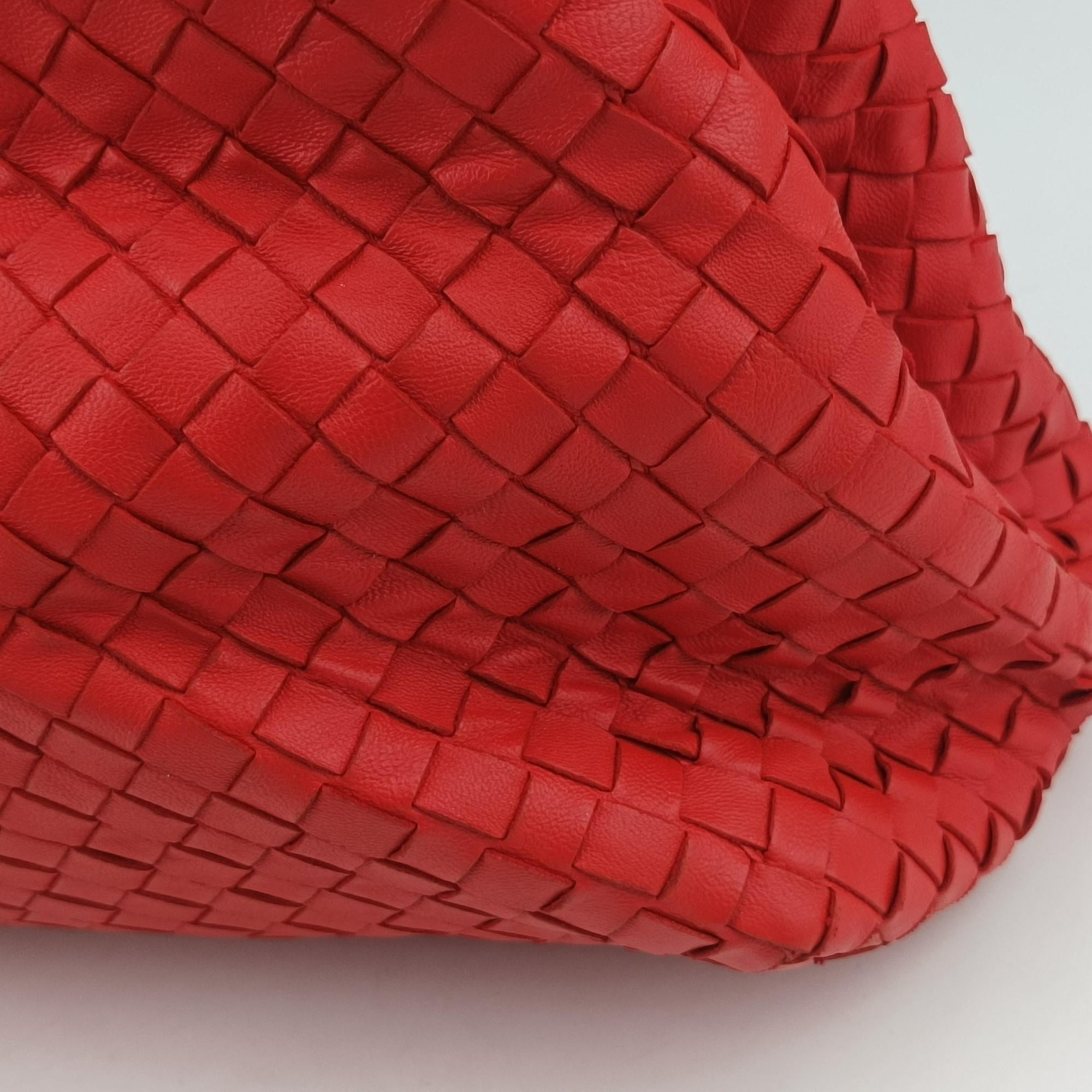 Pre-owned Bottega Veneta Intrecciato Red lambskin  shoulderbag | stylenewstar