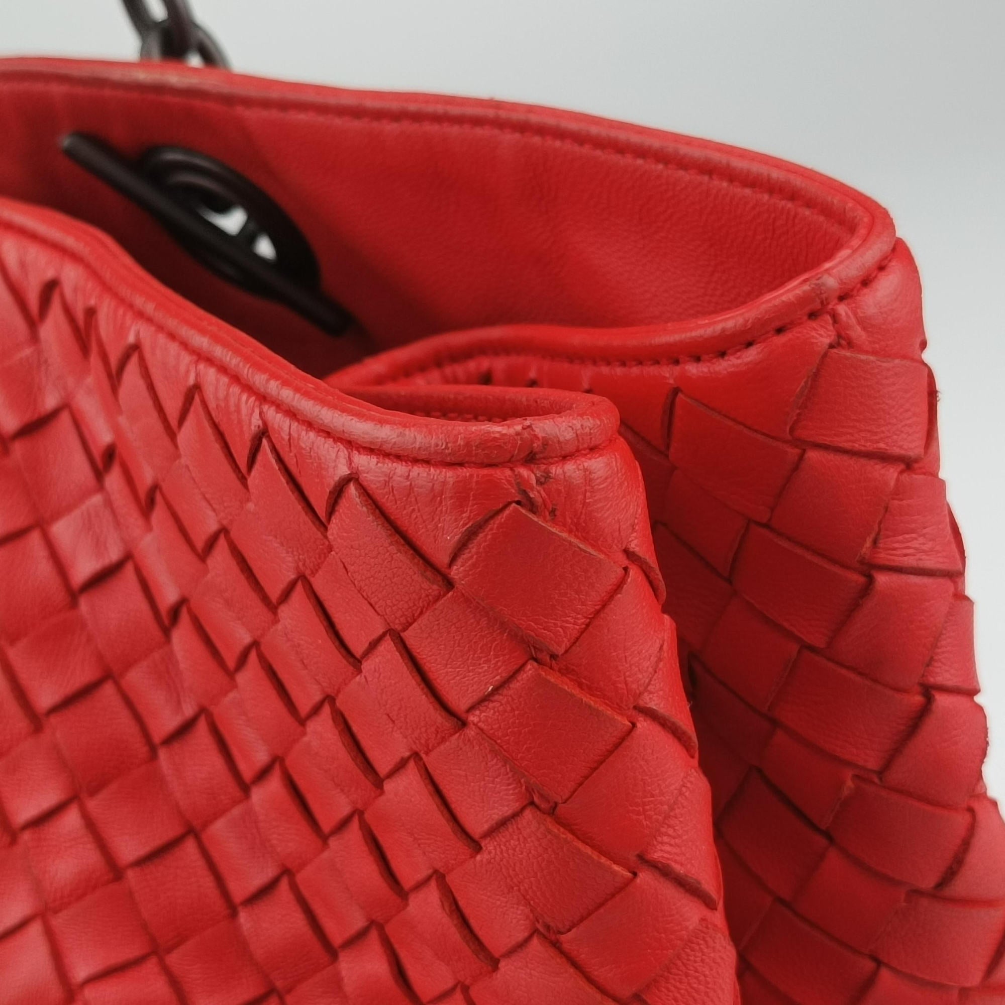 Pre-owned Bottega Veneta Intrecciato Red lambskin  shoulderbag | stylenewstar