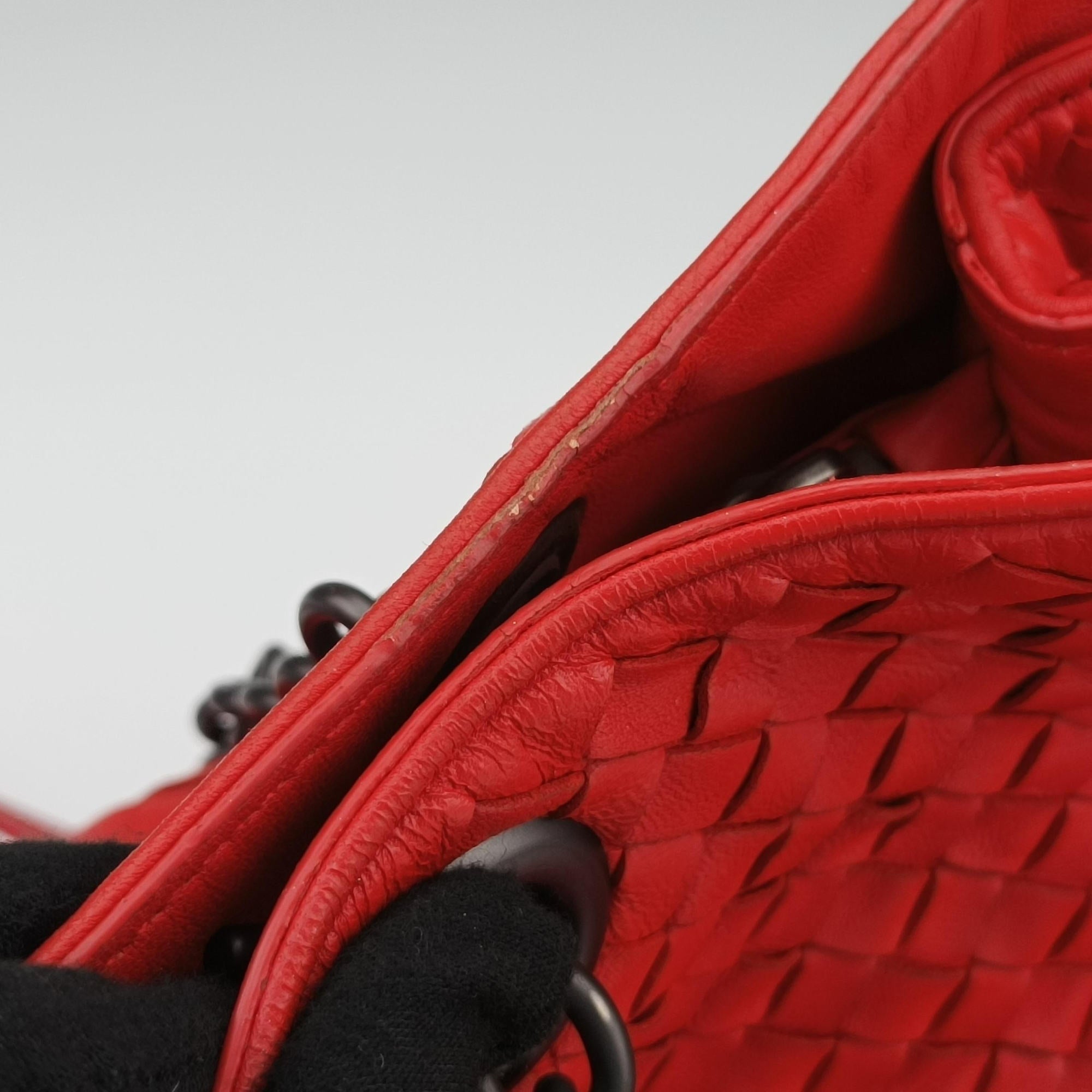Pre-owned Bottega Veneta Intrecciato Red lambskin  shoulderbag | stylenewstar