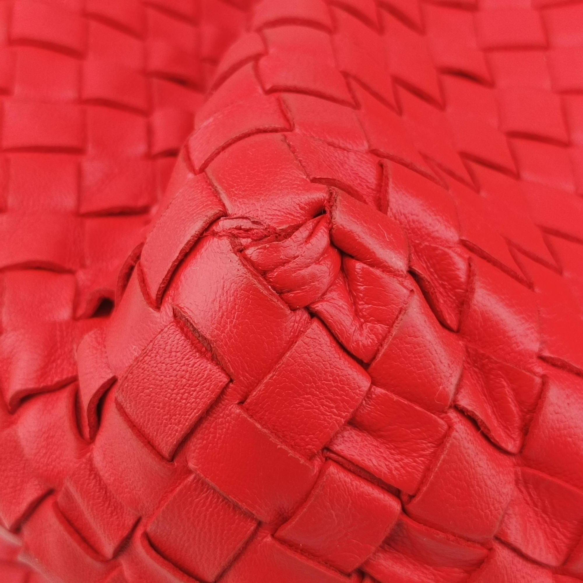 Pre-owned Bottega Veneta Intrecciato Red lambskin  shoulderbag | stylenewstar