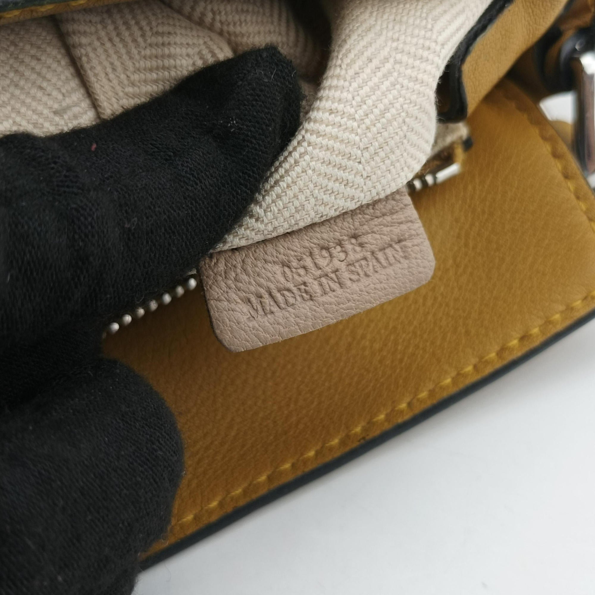 Pre-owned Loewe Puzzle　mini Beige × Khaki × Yellow Leather  shoulderbag | stylenewstar