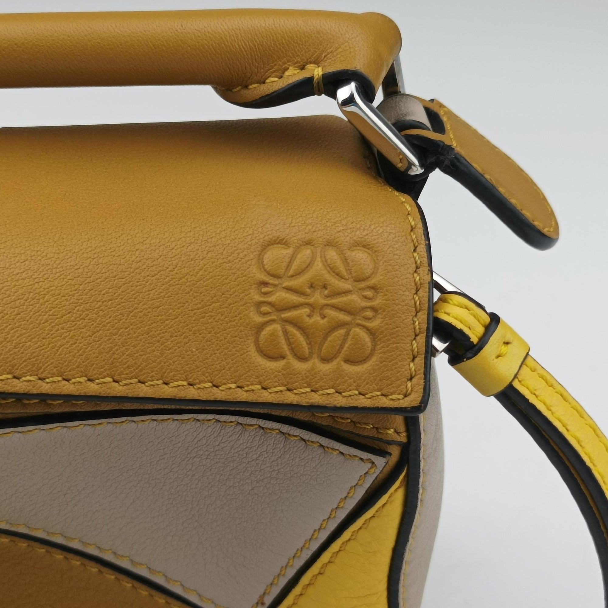 Pre-owned Loewe Puzzle　mini Beige × Khaki × Yellow Leather  shoulderbag | stylenewstar