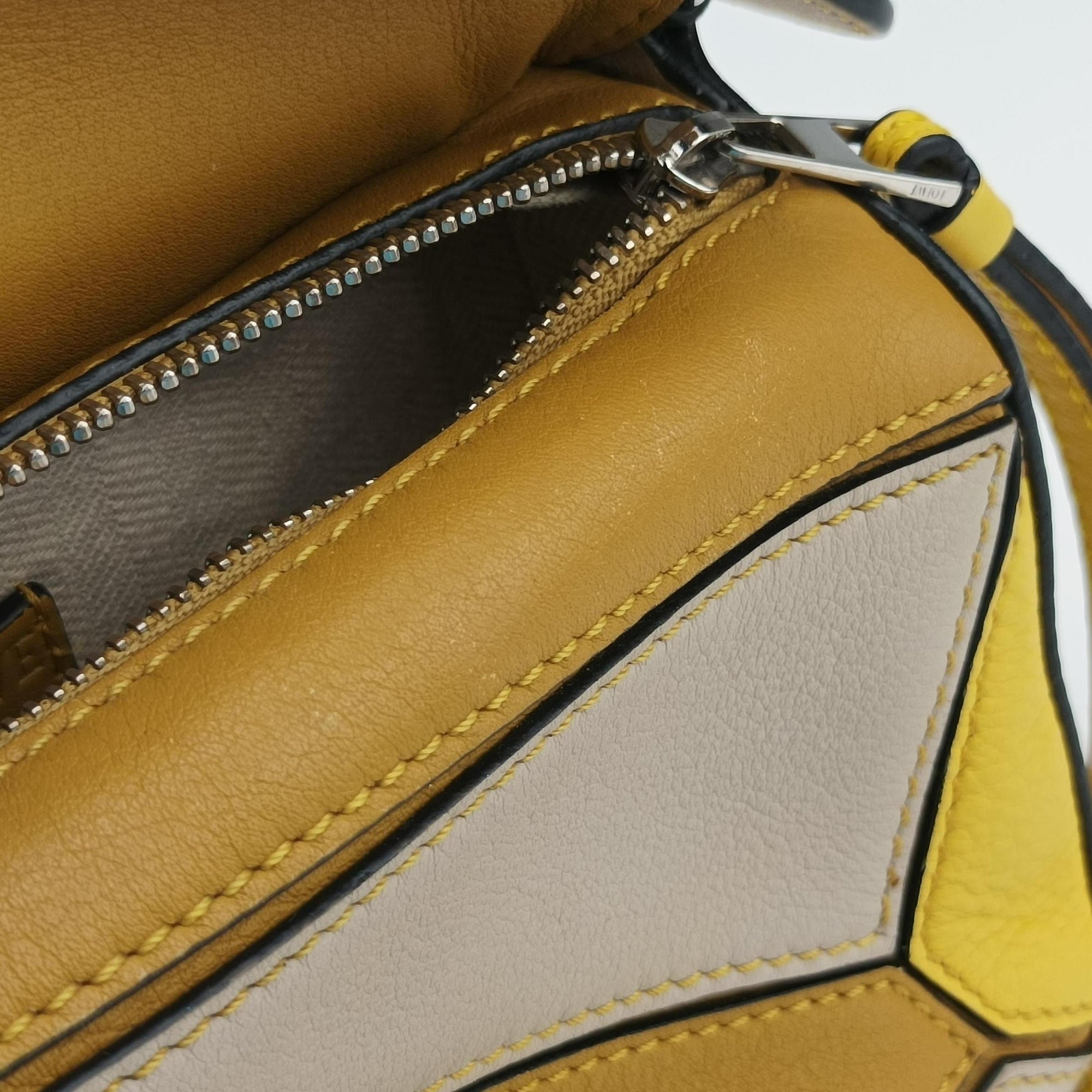 Pre-owned Loewe Puzzle　mini Beige × Khaki × Yellow Leather  shoulderbag | stylenewstar