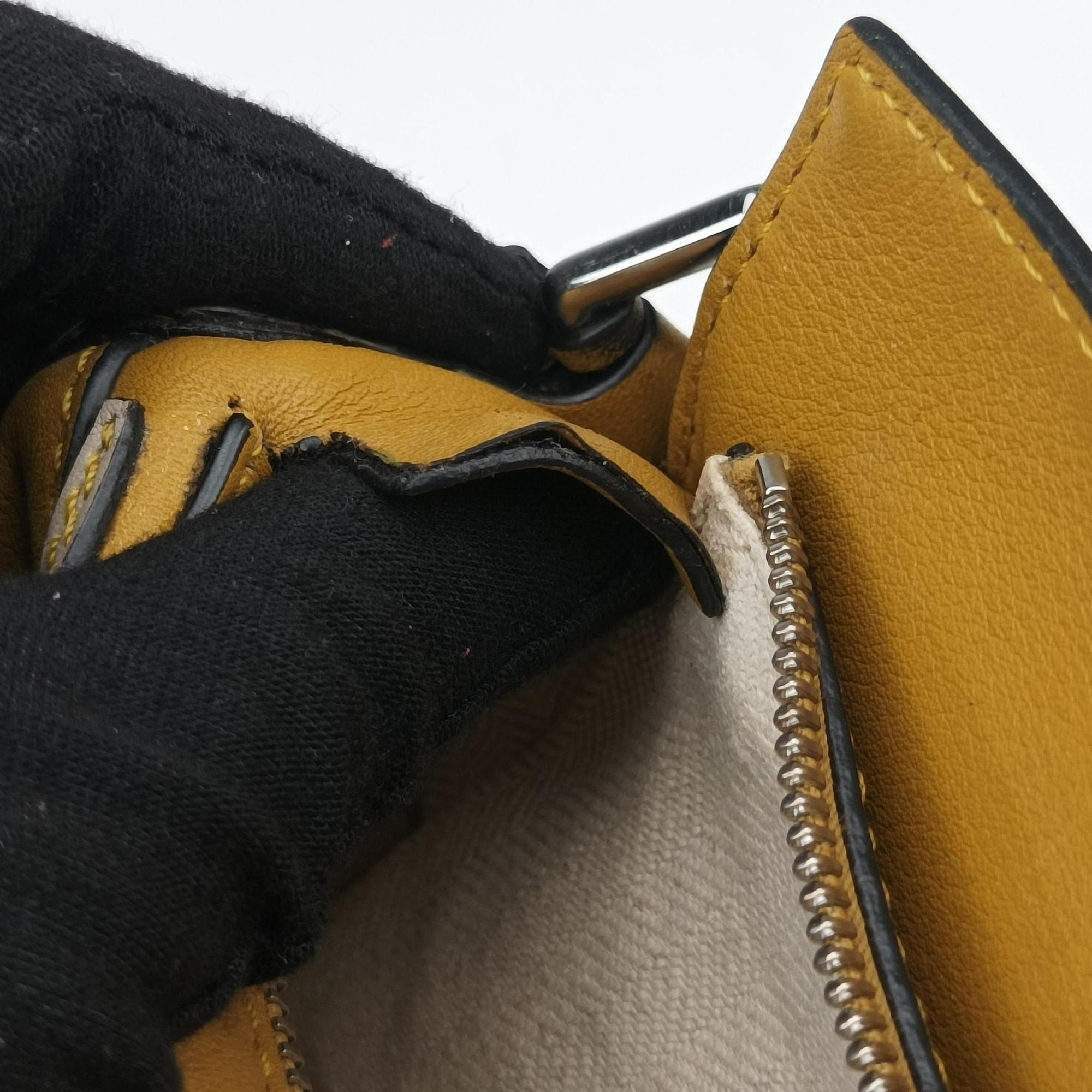 Pre-owned Loewe Puzzle　mini Beige × Khaki × Yellow Leather  shoulderbag | stylenewstar