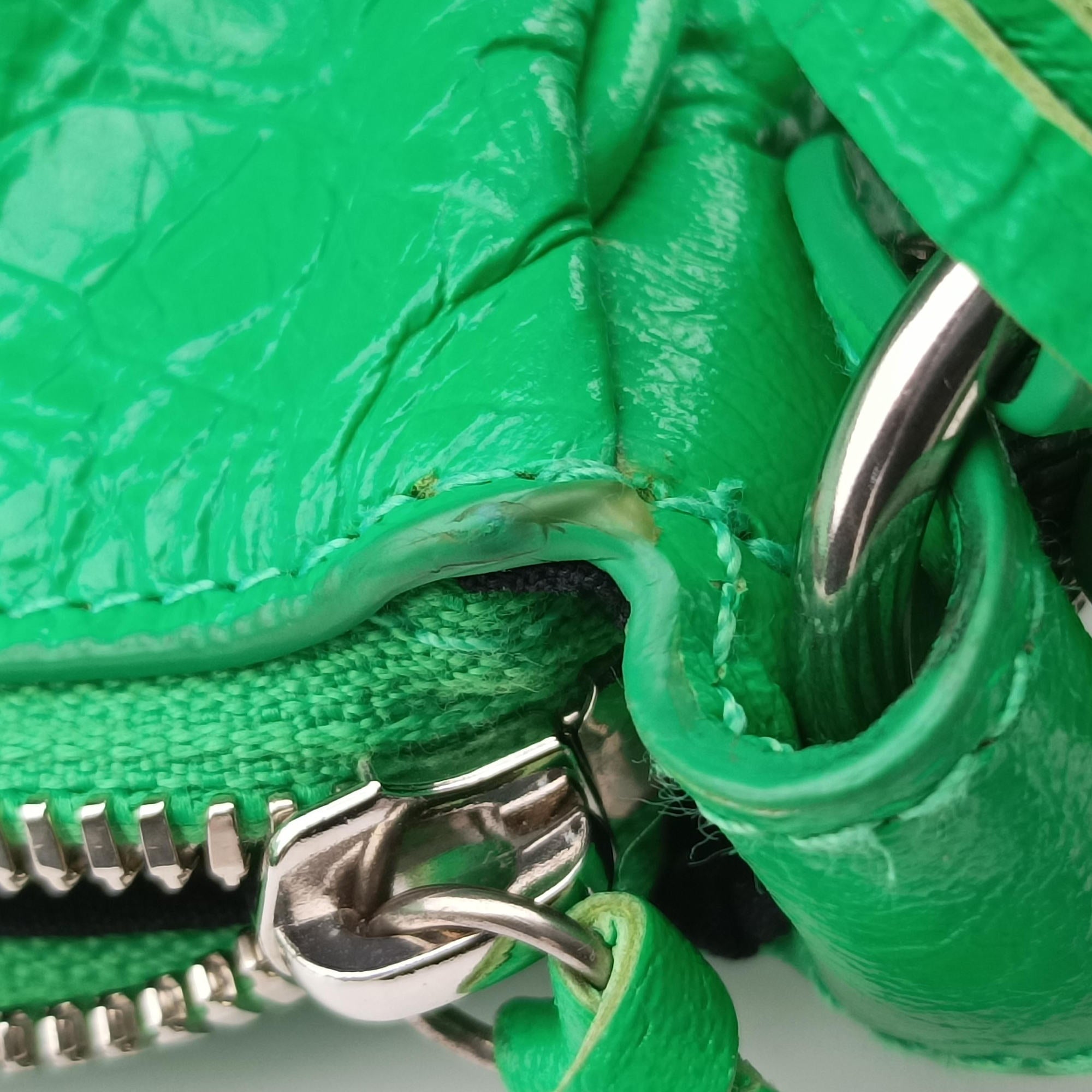 Pre-owned Balenciaga Le Cagole Green lambskin  shoulderbag | stylenewstar