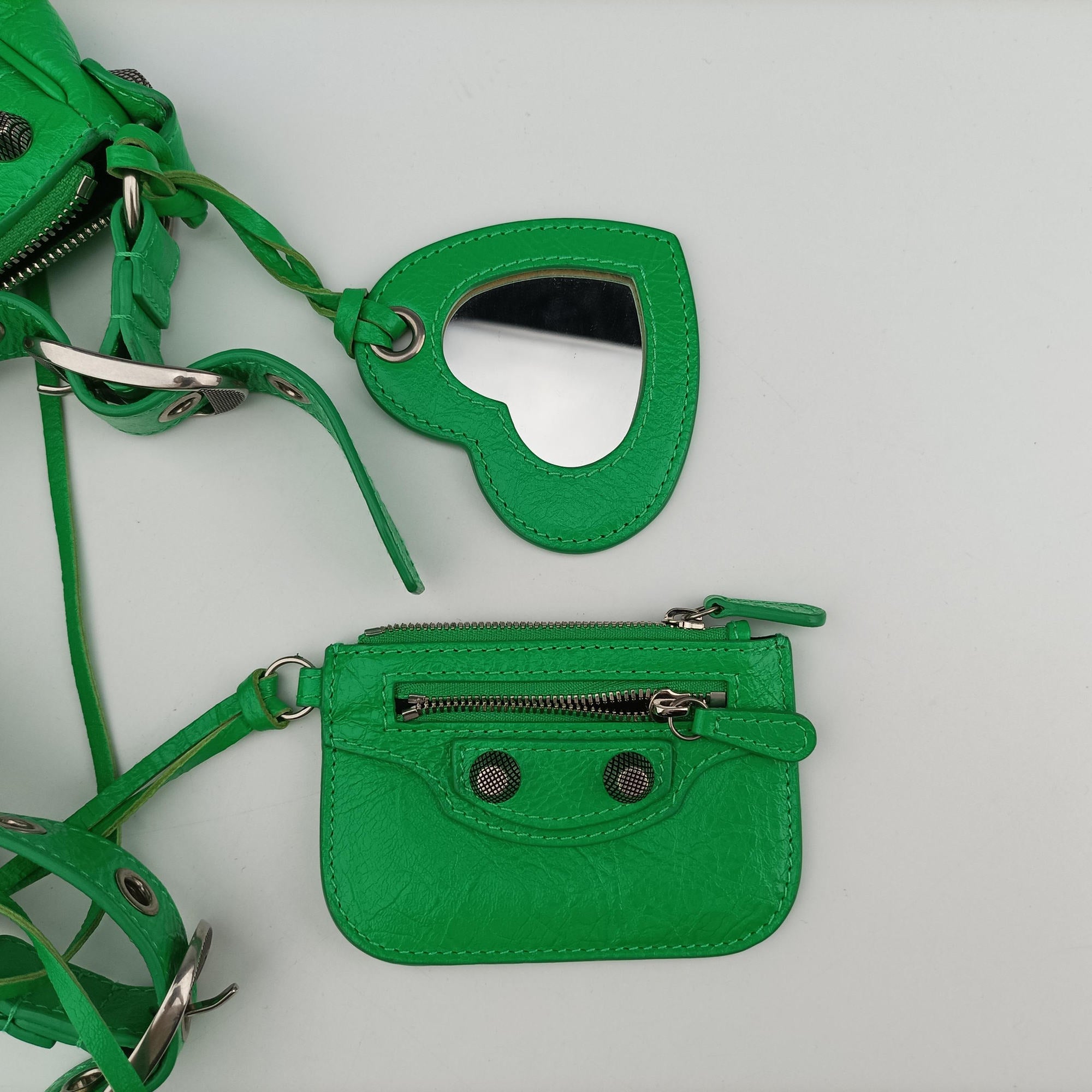 Pre-owned Balenciaga Le Cagole Green lambskin  shoulderbag | stylenewstar