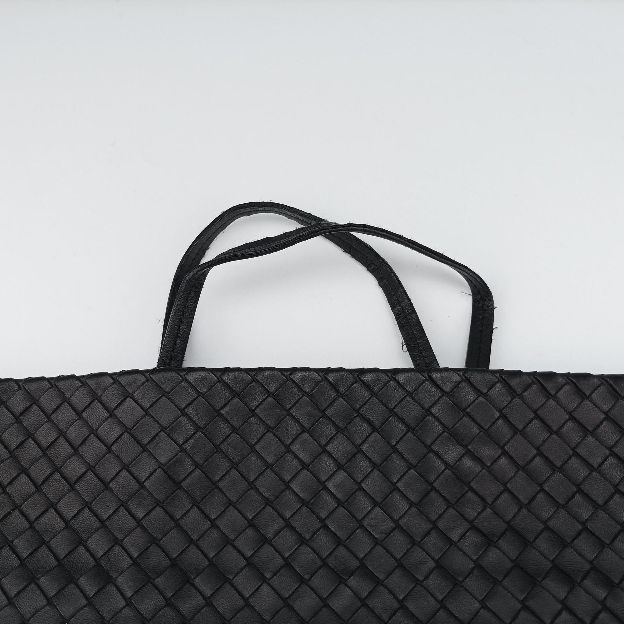 Pre-owned Bottega Veneta Intrecciato Black lambskin  shoulderbag | stylenewstar