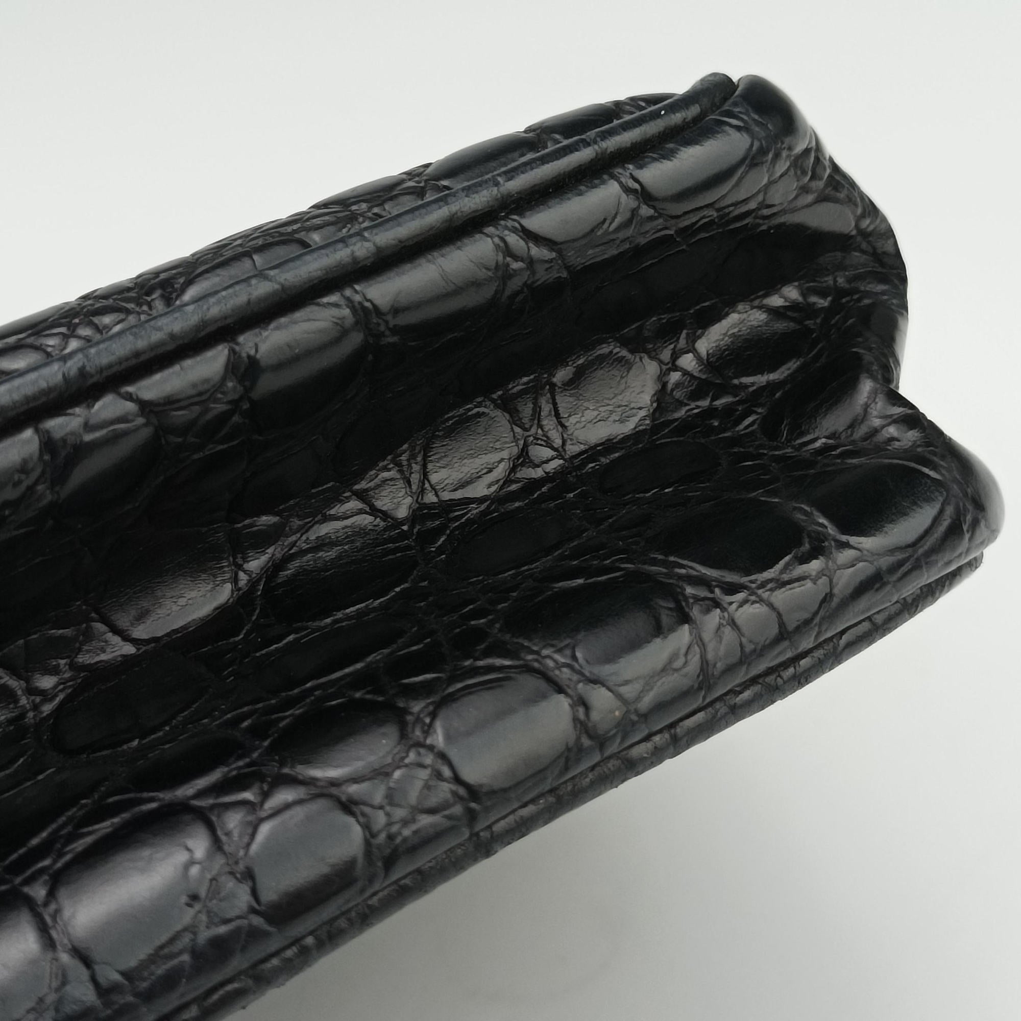 Pre-owned Ferragamo Vara Black Leather  shoulderbag | stylenewstar
