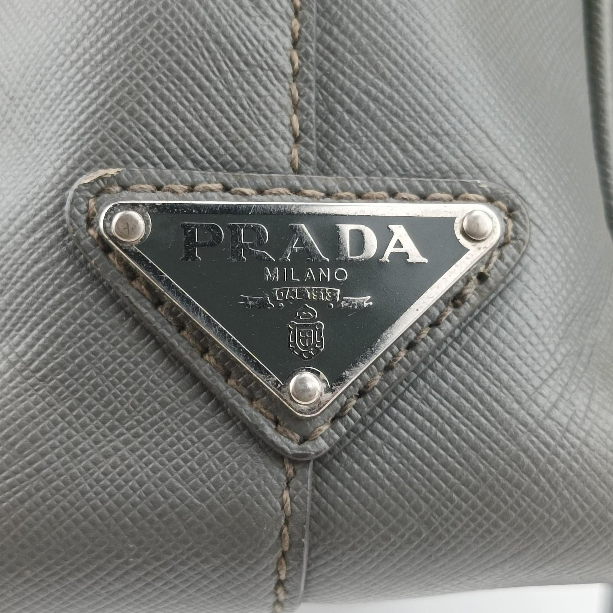 Pre-owned Prada Briefcase Grey SAFFIANO Leather VS305M handbag | stylenewstar