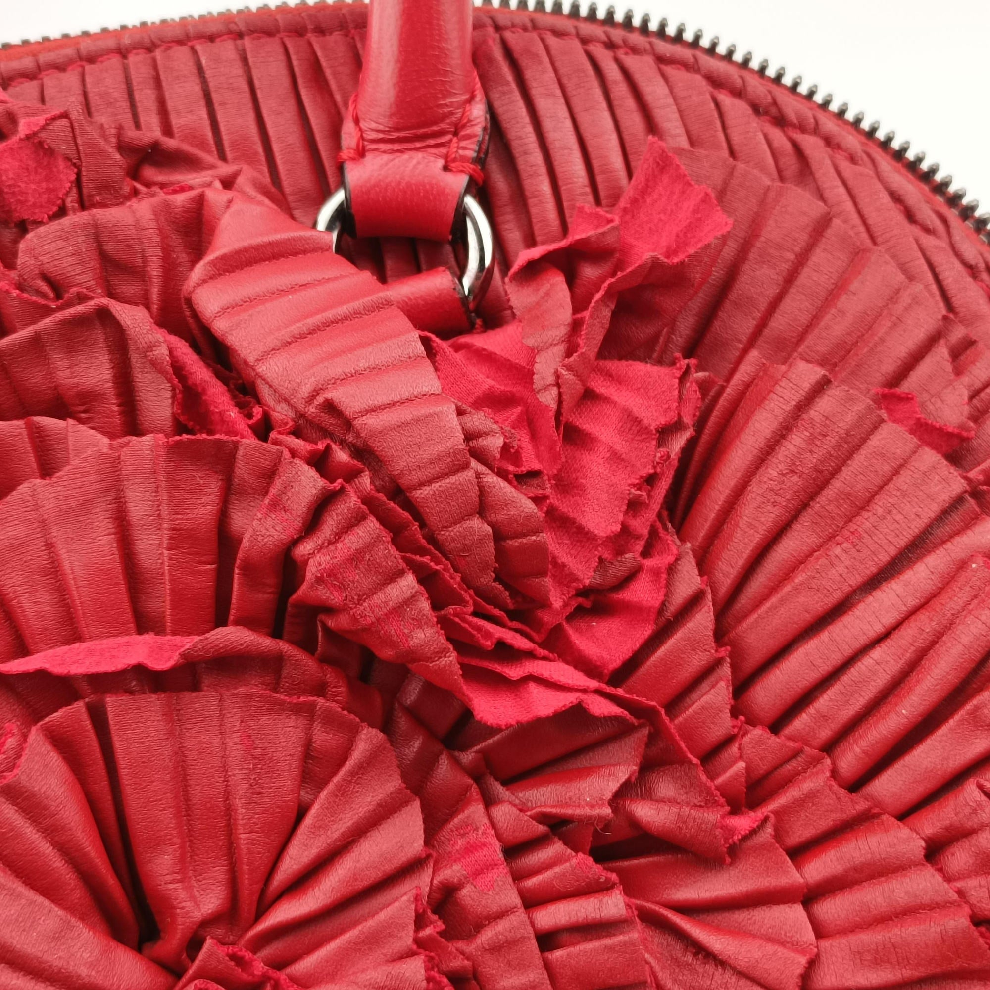 Pre-owned Valentino Petale Rose Dome Red Leather  shoulderbag | stylenewstar