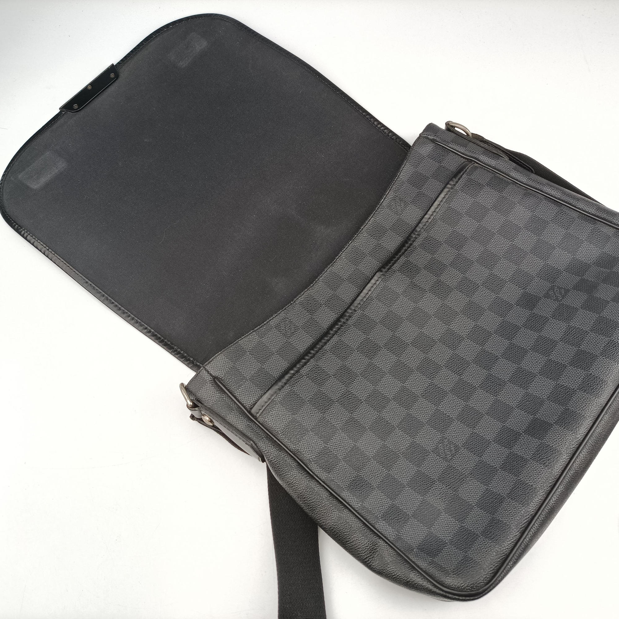 Vintage Louis Vuitton DANIEL MM Noir Damier Graphite N58029 shoulderbag | stylenewstar