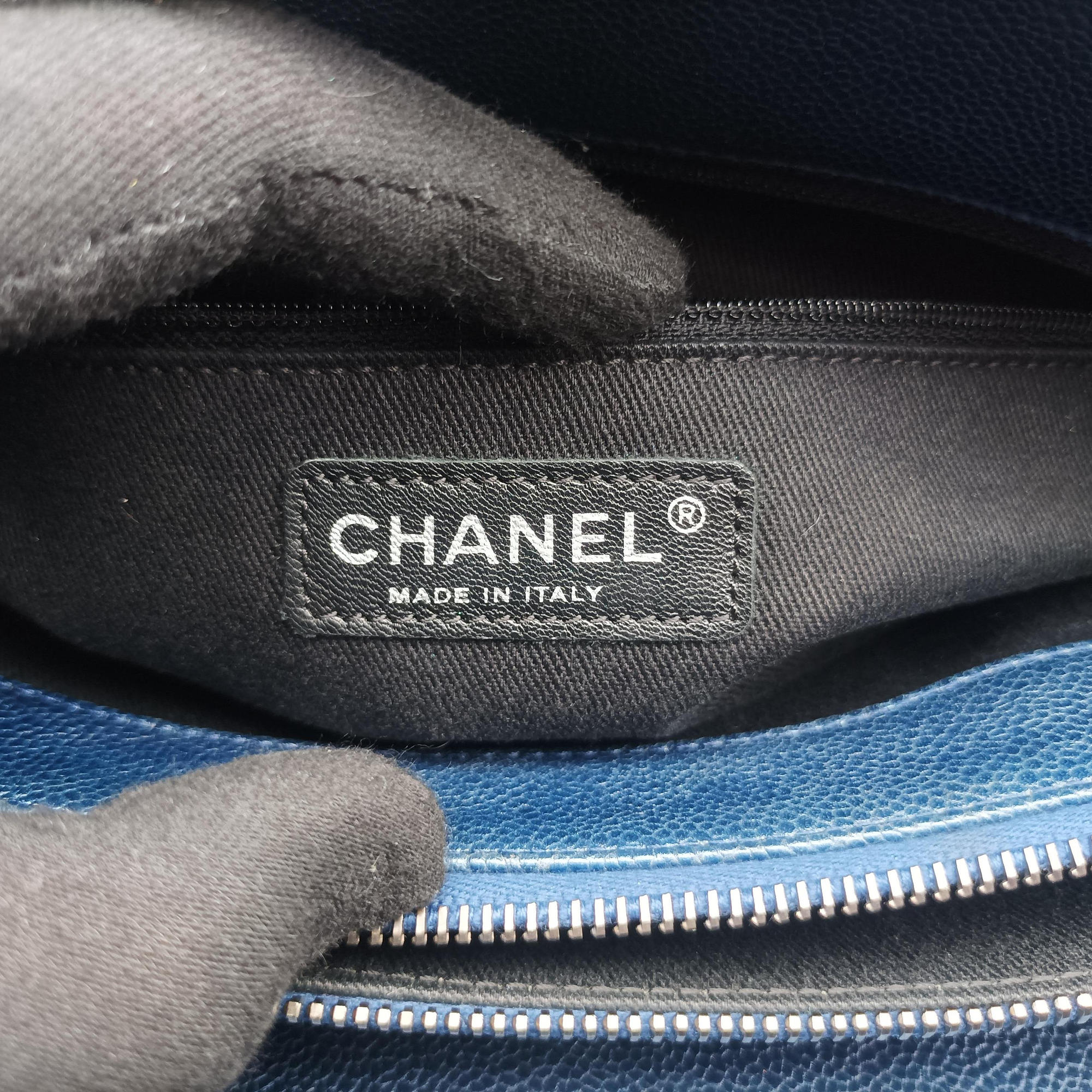 Pre-owned Chanel Matelasse Cocomark Blue Caviar Leather A67413 shoulderbag | stylenewstar