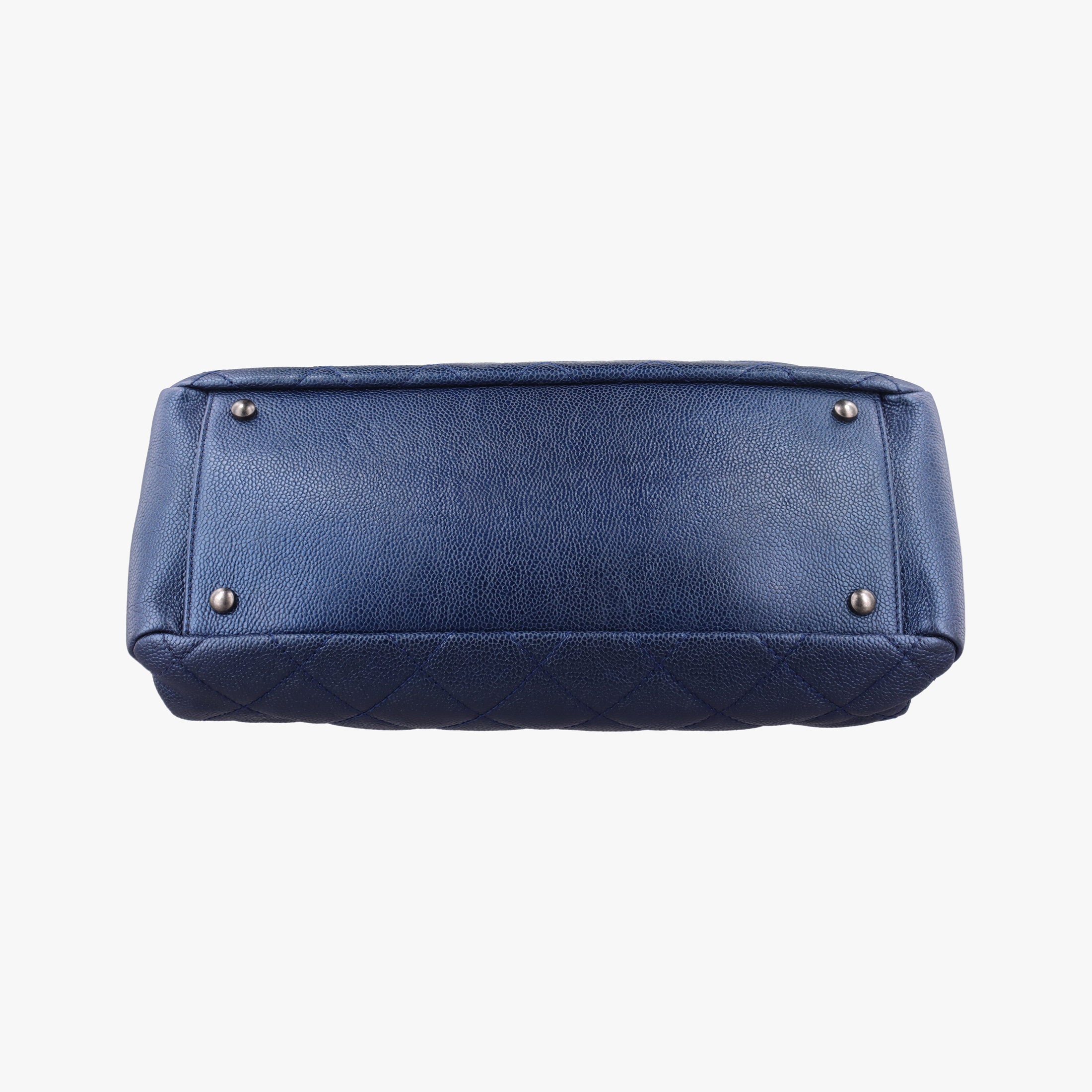 Pre-owned Chanel Matelasse Cocomark Blue Caviar Leather A67413 shoulderbag | stylenewstar