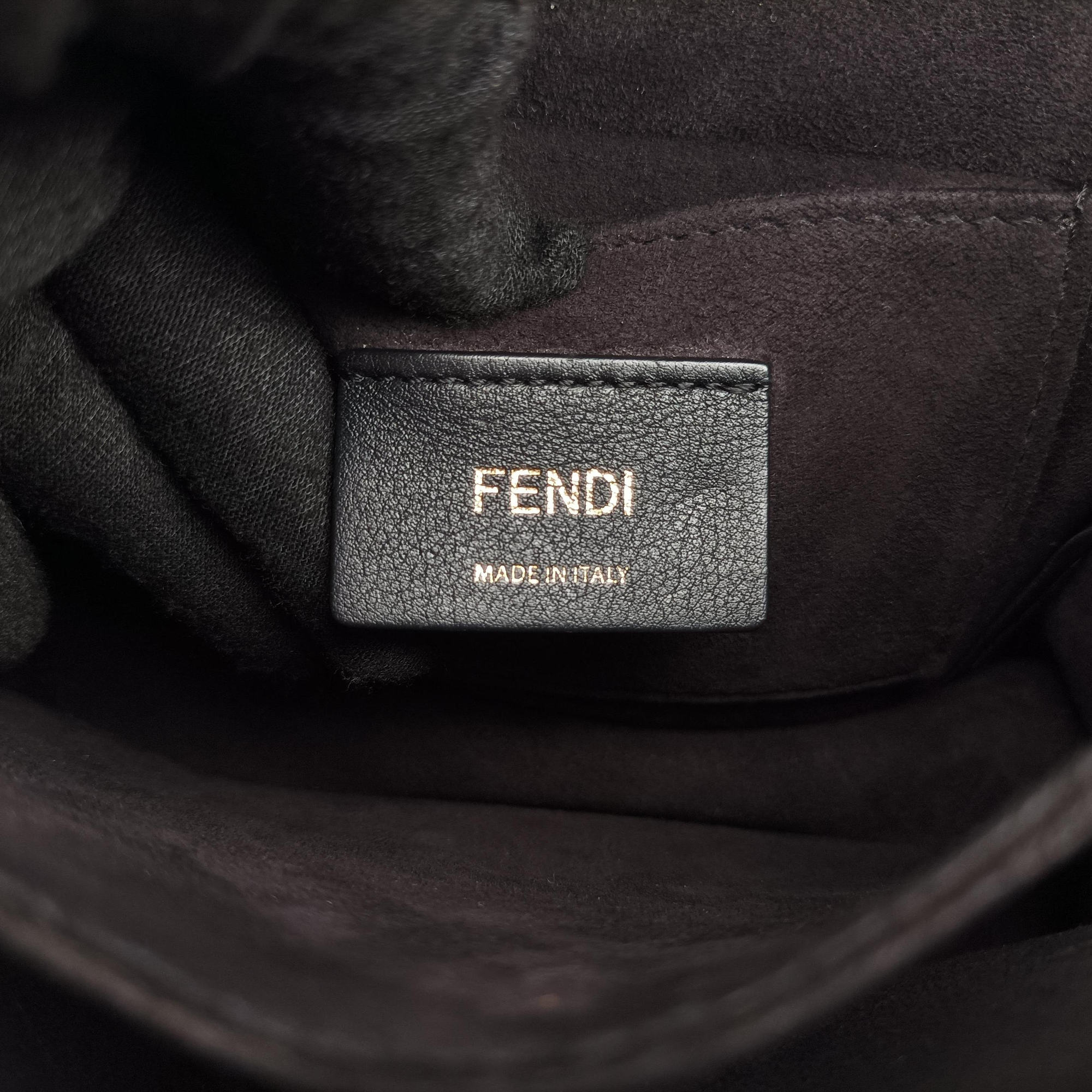 Pre-owned Fendi Kan I Black Leather 8M0381 shoulderbag | stylenewstar