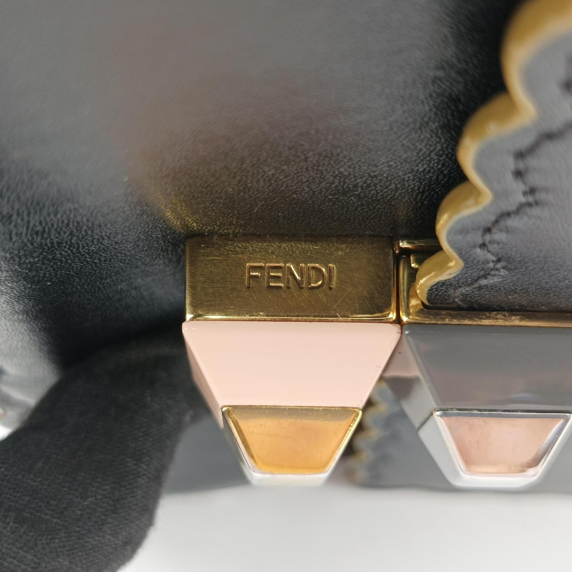 Pre-owned Fendi Kan I Black Leather 8M0381 shoulderbag | stylenewstar