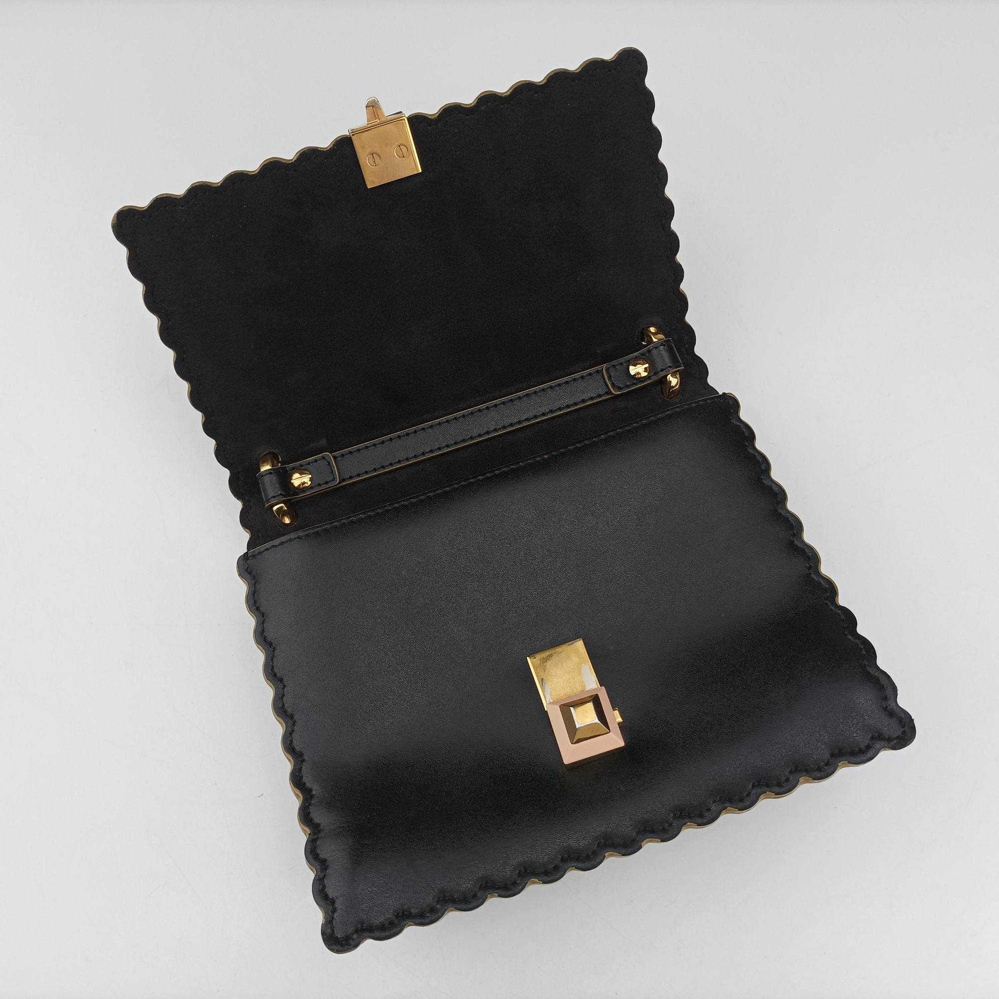 Pre-owned Fendi Kan I Black Leather 8M0381 shoulderbag | stylenewstar
