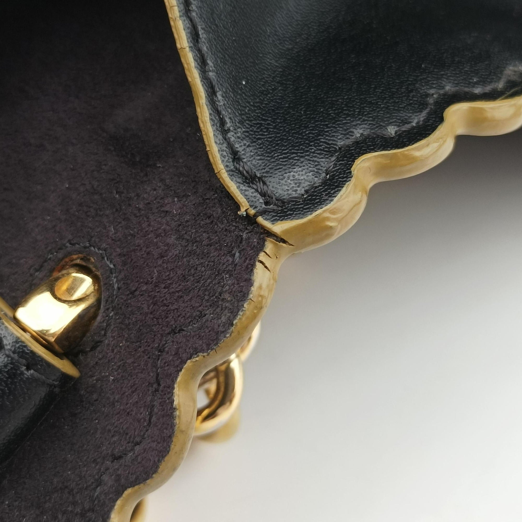 Pre-owned Fendi Kan I Black Leather 8M0381 shoulderbag | stylenewstar