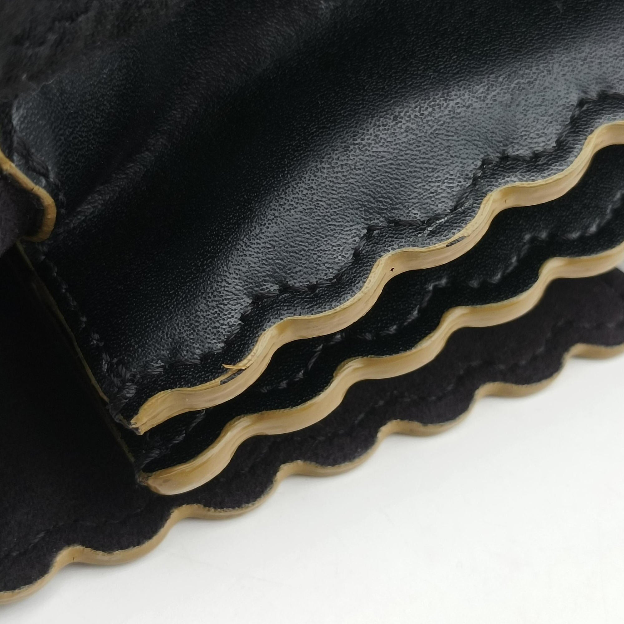 Pre-owned Fendi Kan I Black Leather 8M0381 shoulderbag | stylenewstar