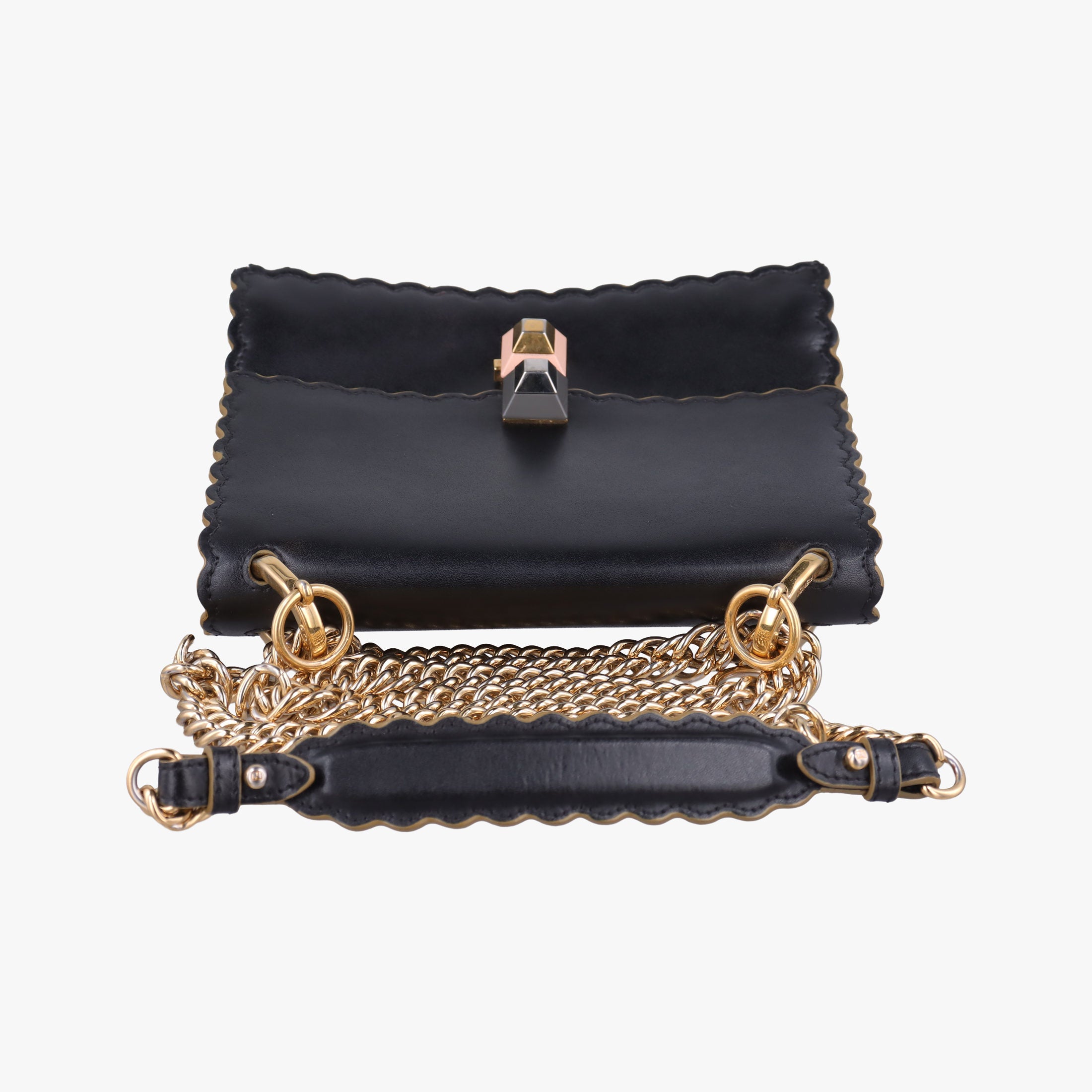 Pre-owned Fendi Kan I Black Leather 8M0381 shoulderbag | stylenewstar