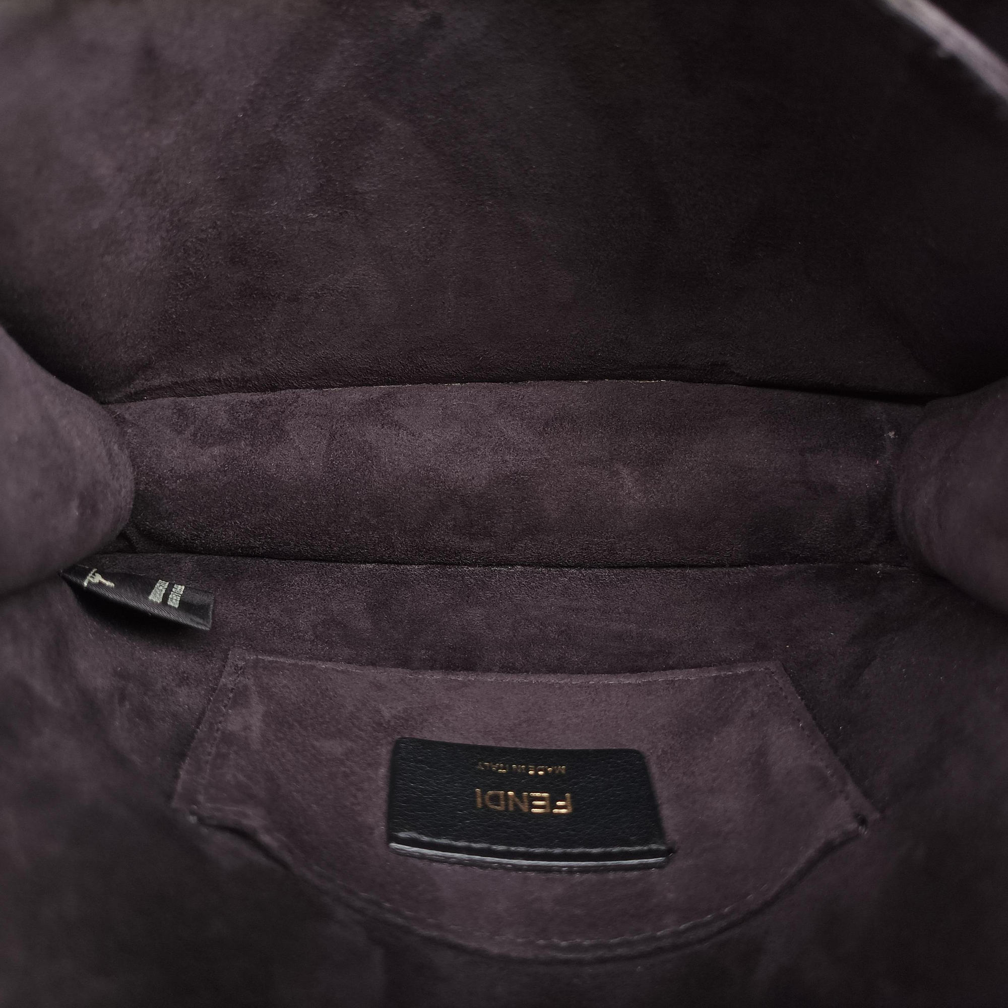 Pre-owned Fendi Kan I Black Leather 8M0381 shoulderbag | stylenewstar