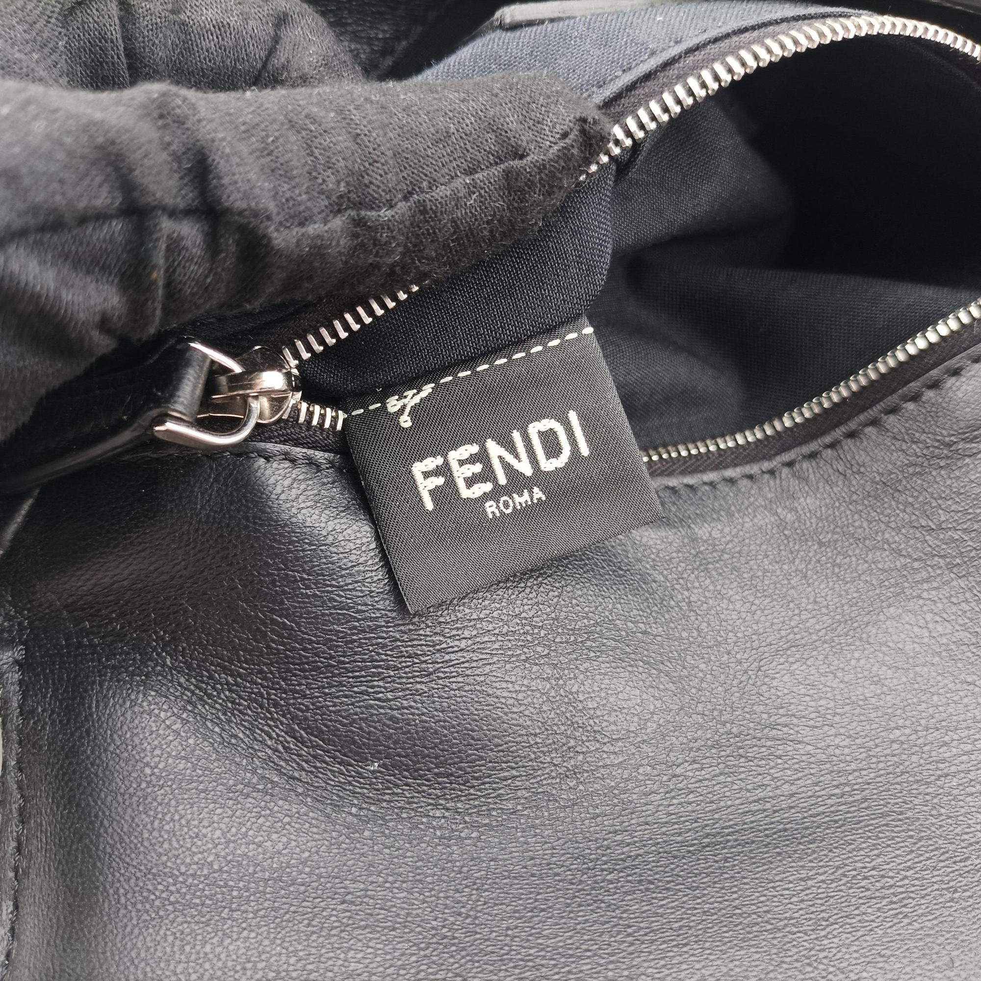 Vintage Fendi FF logo Black Leather 7M0299 shoulderbag | stylenewstar