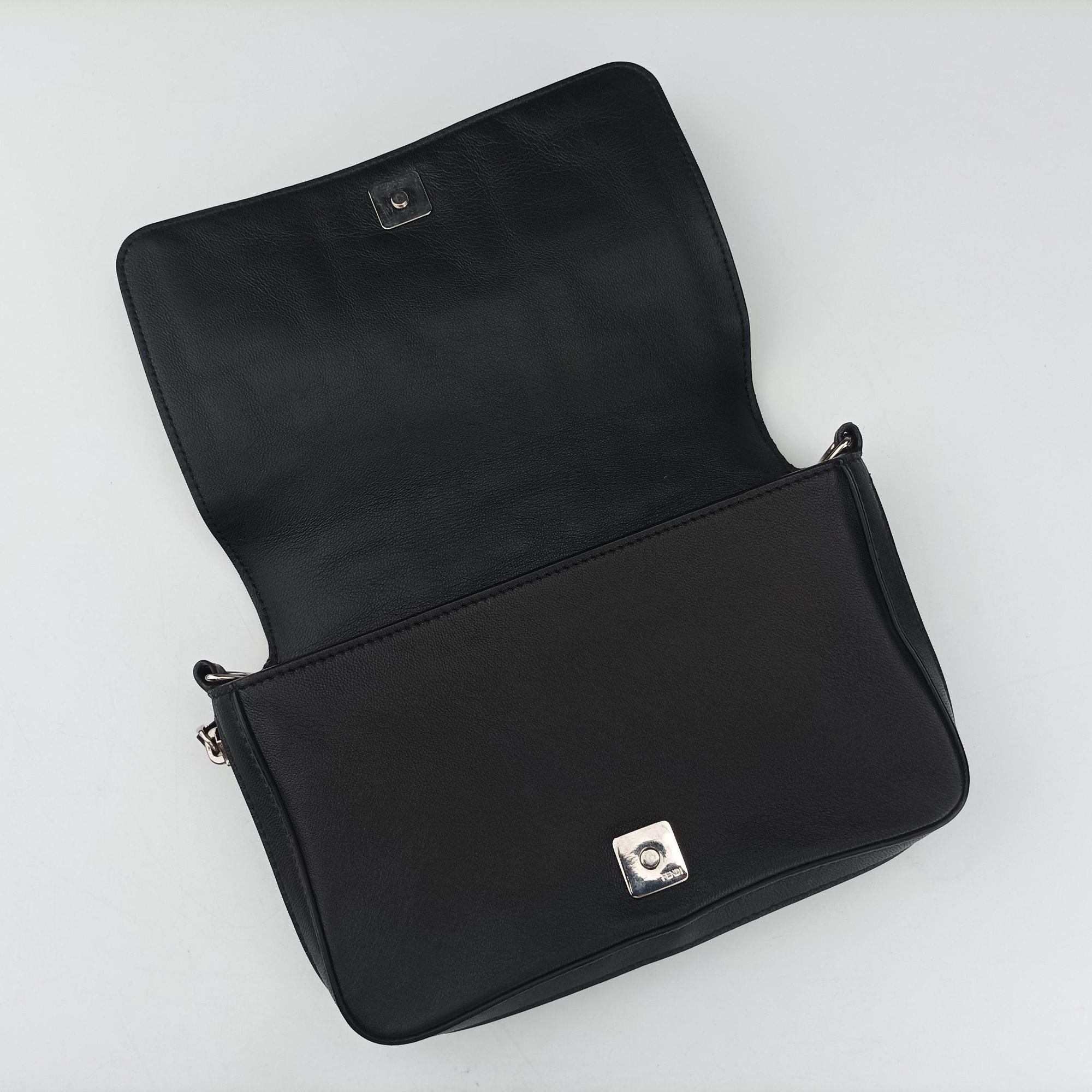Vintage Fendi FF logo Black Leather 7M0299 shoulderbag | stylenewstar