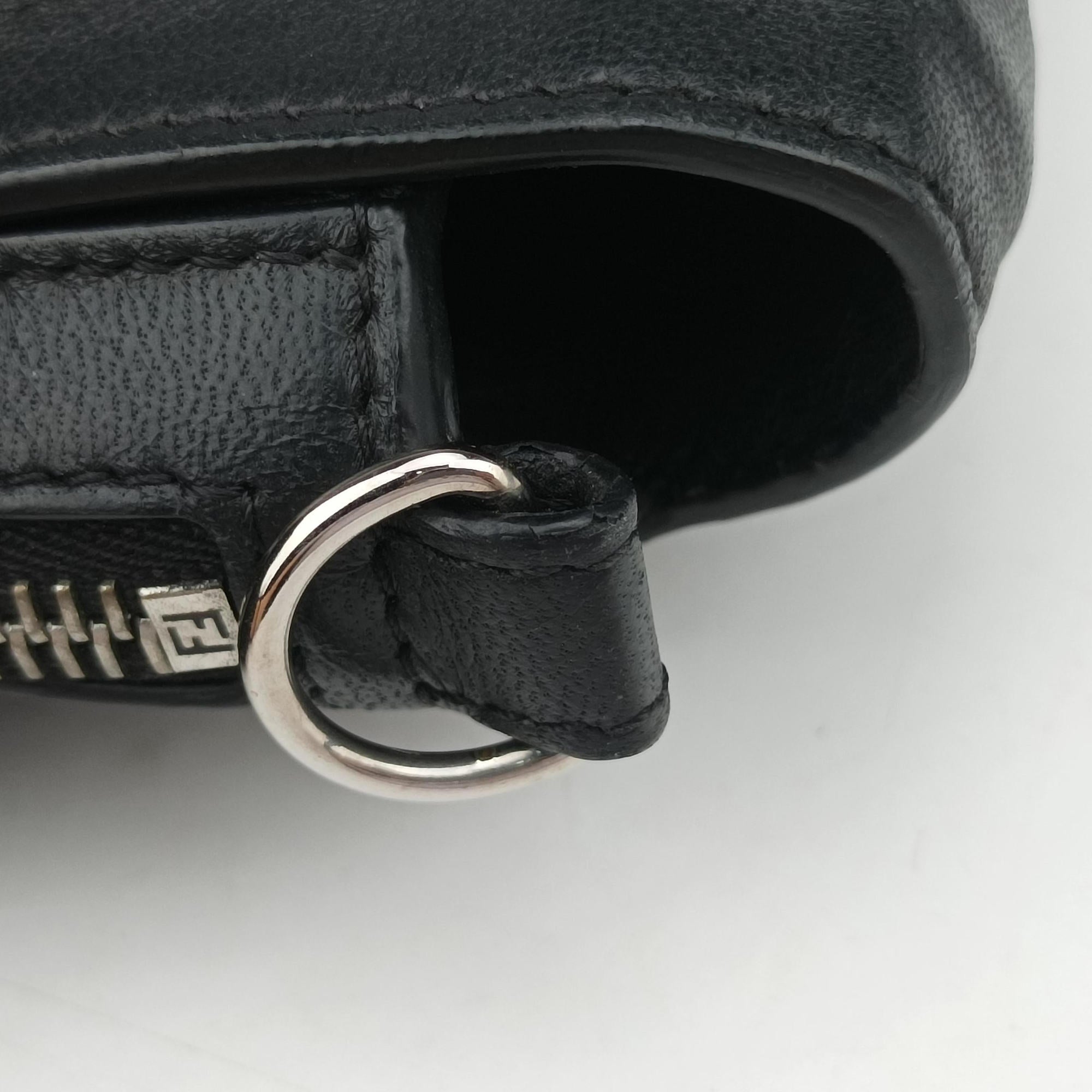 Vintage Fendi FF logo Black Leather 7M0299 shoulderbag | stylenewstar