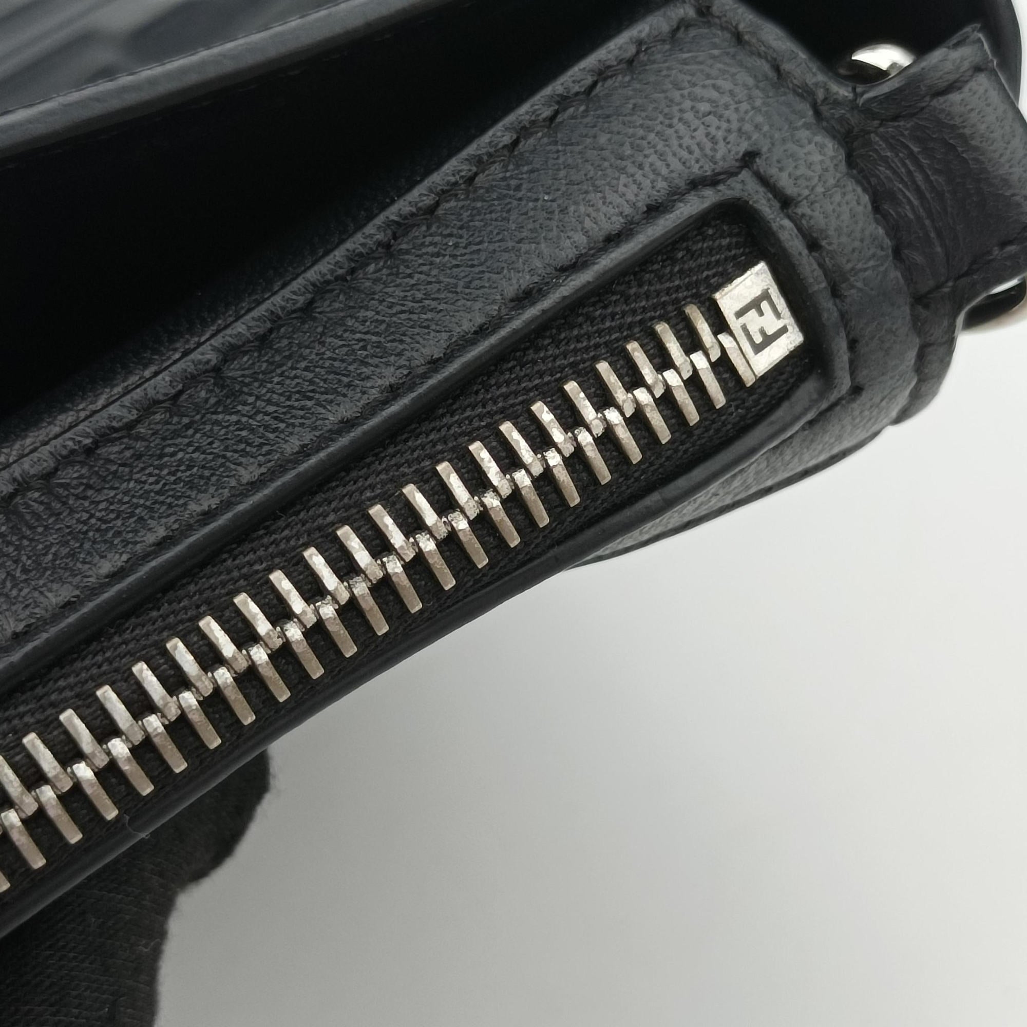 Vintage Fendi FF logo Black Leather 7M0299 shoulderbag | stylenewstar