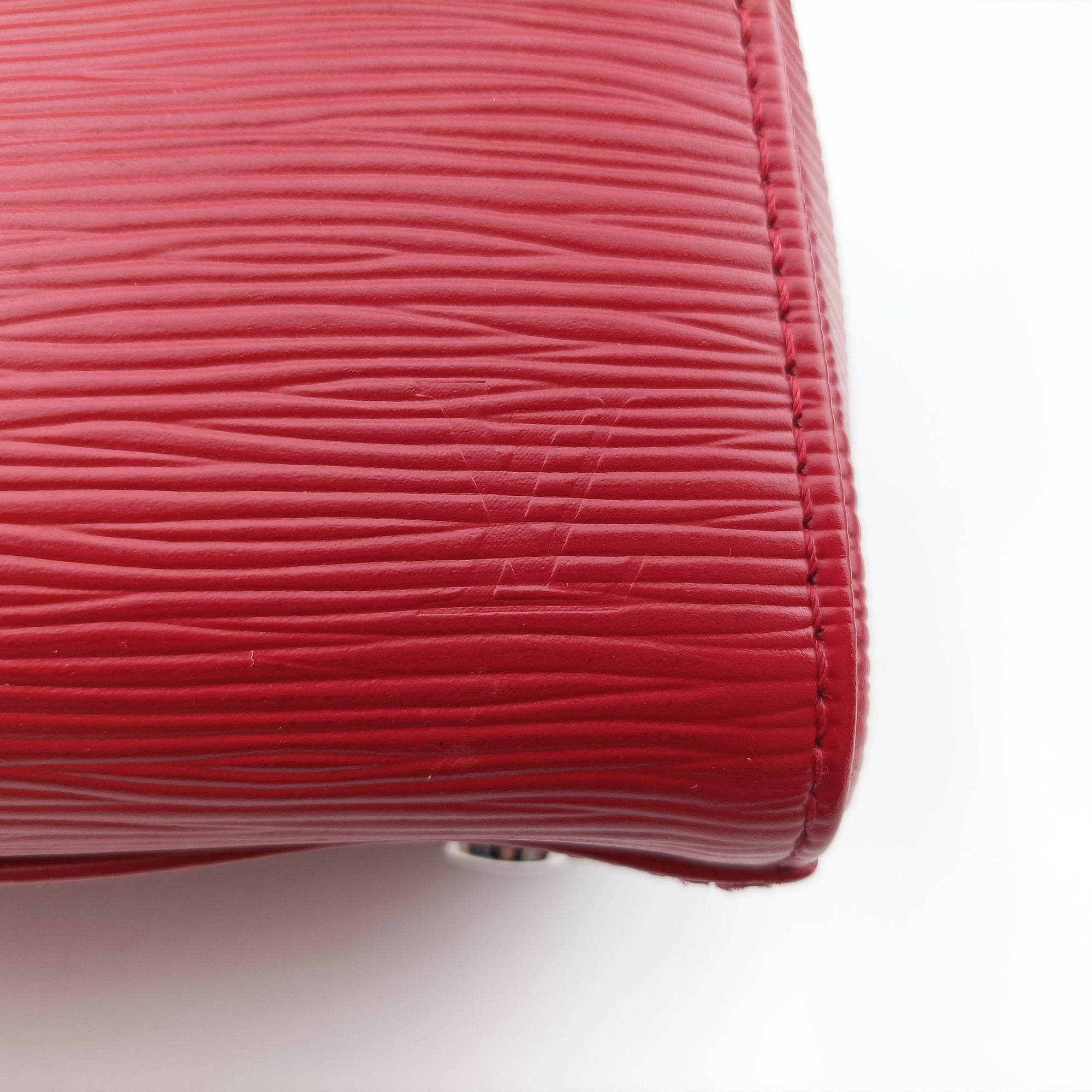 Pre-owned Louis Vuitton Brea MM Rubis Epi M4030E shoulderbag | stylenewstar
