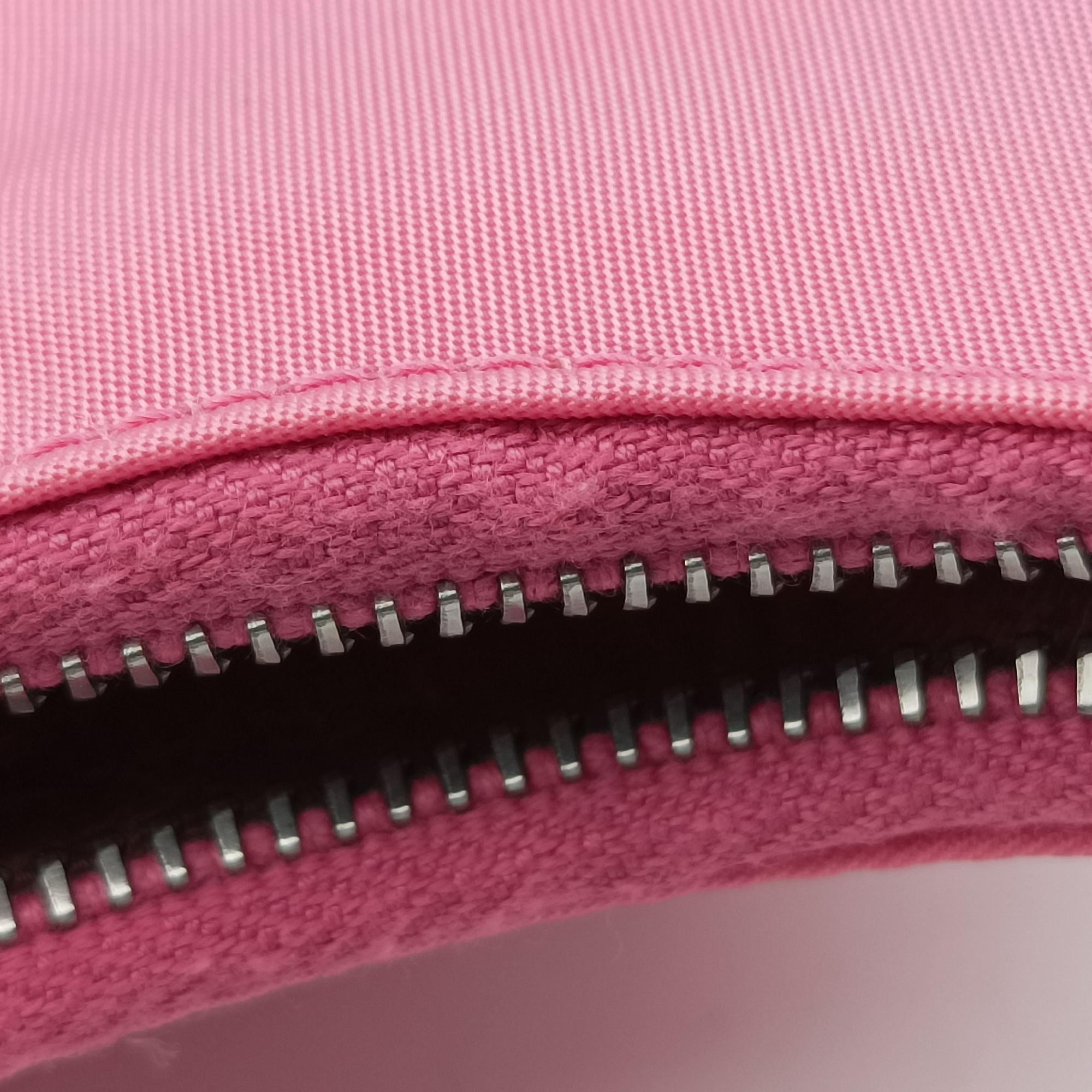 Pre-owned Prada Re-Edition 2005 Nylon Mini Pink nylon 1TT122 shoulderbag | stylenewstar