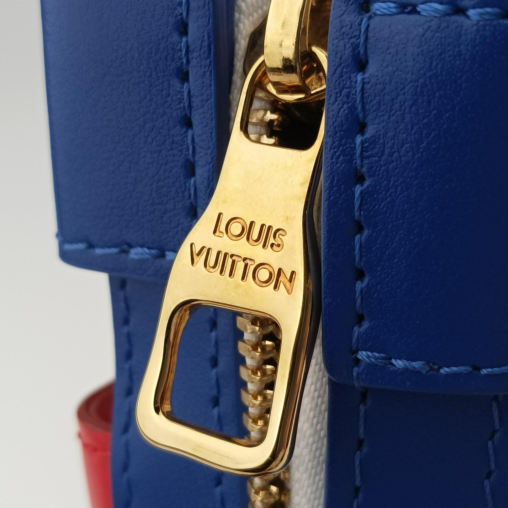 Pre-owned Louis Vuitton LV x NBA SOFT TRANK PHONE BOX Antarctica×Red×White Monogram Canvas×calf leather M80101 shoulderbag | stylenewstar
