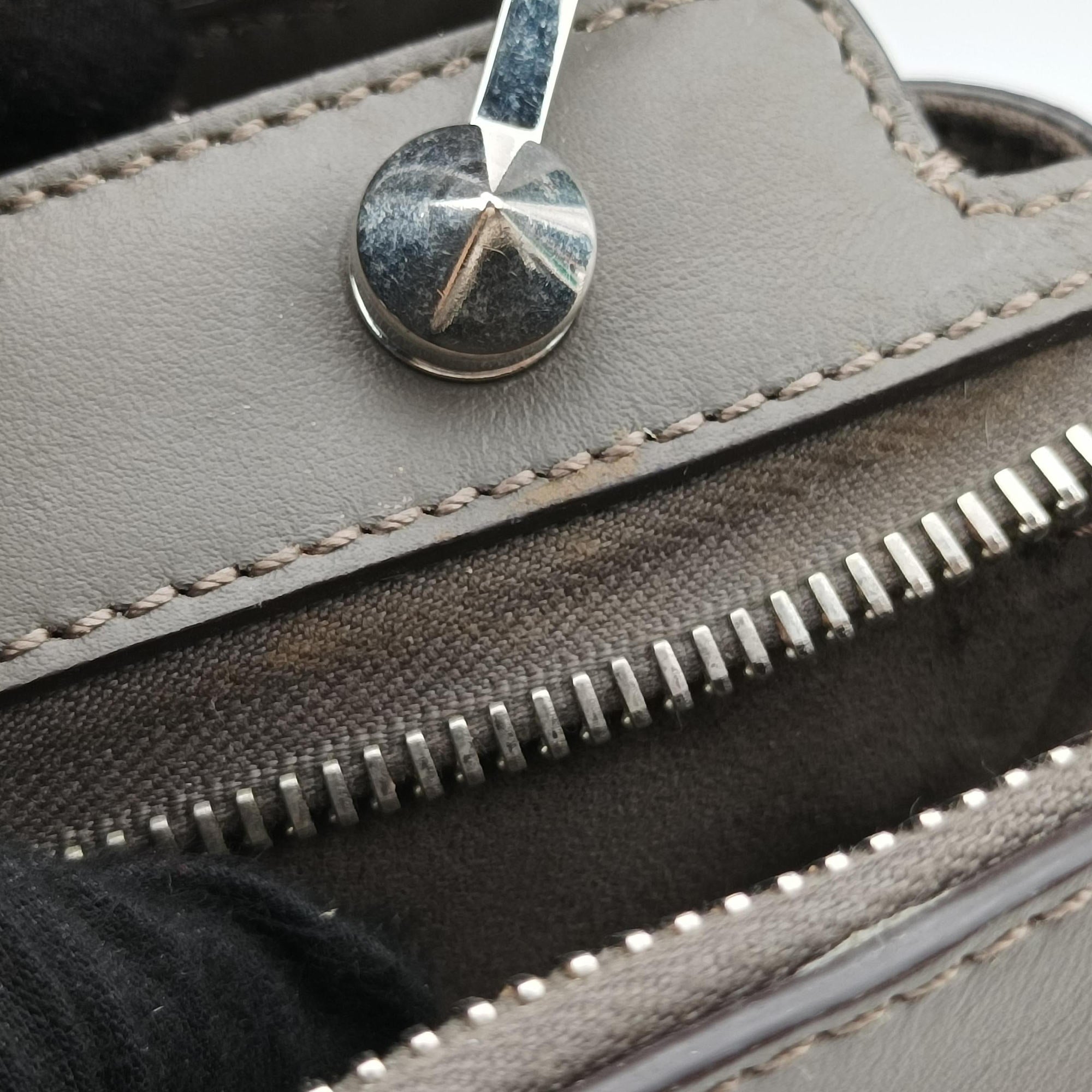 Pre-owned Fendi Dotcom Gray × Orange Leather 8BN298 shoulderbag | stylenewstar