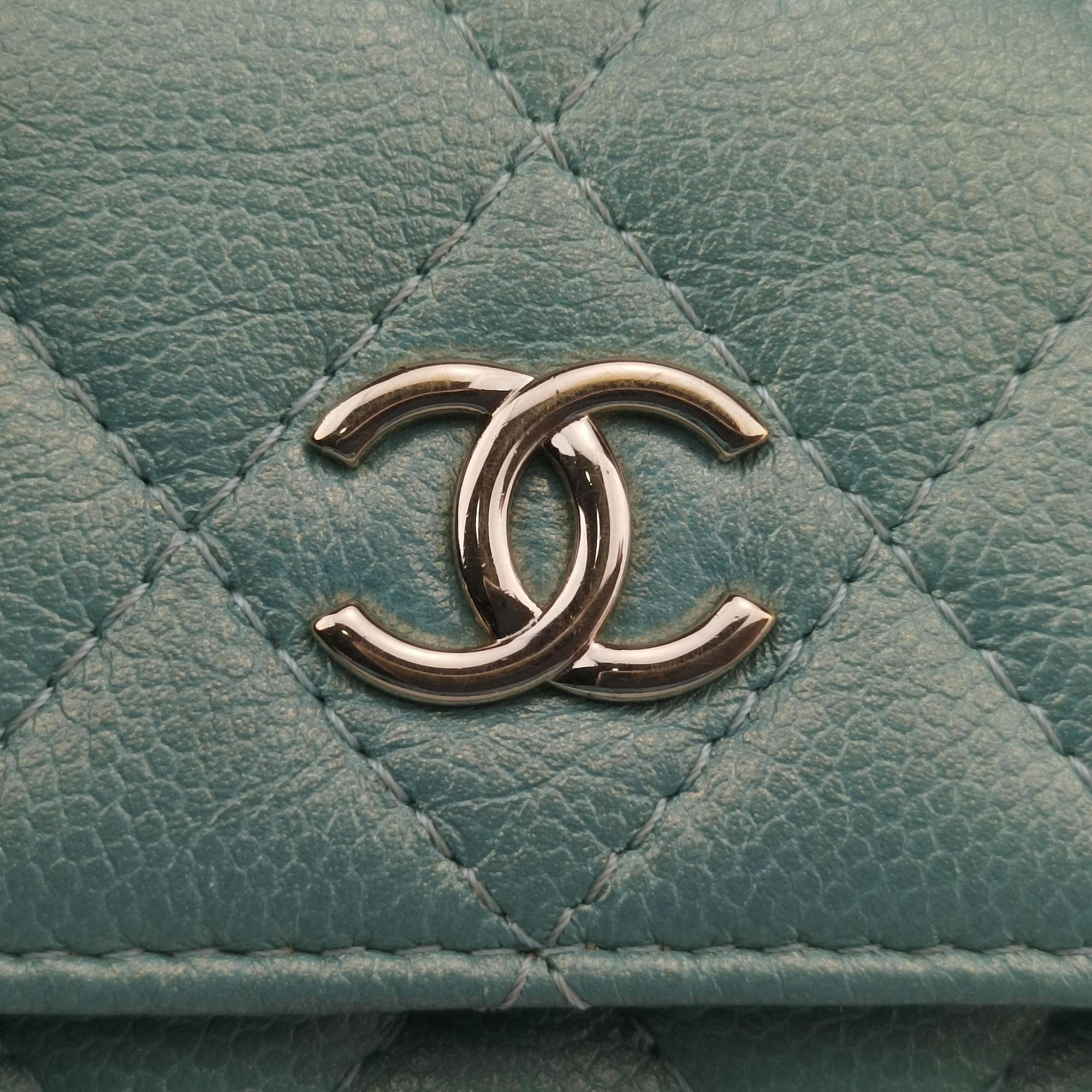 Secondhand Chanel Mini Matelasse Pearl Coin Purse Green lambskin AP2119 handbag | stylenewstar