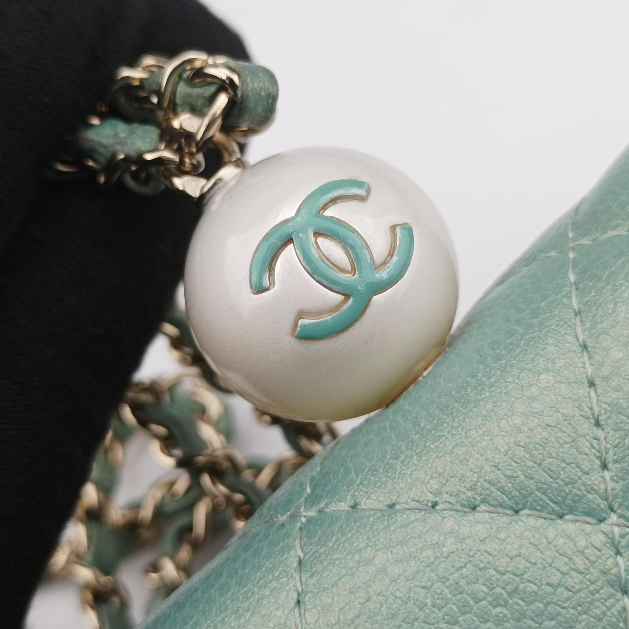 Secondhand Chanel Mini Matelasse Pearl Coin Purse Green lambskin AP2119 handbag | stylenewstar