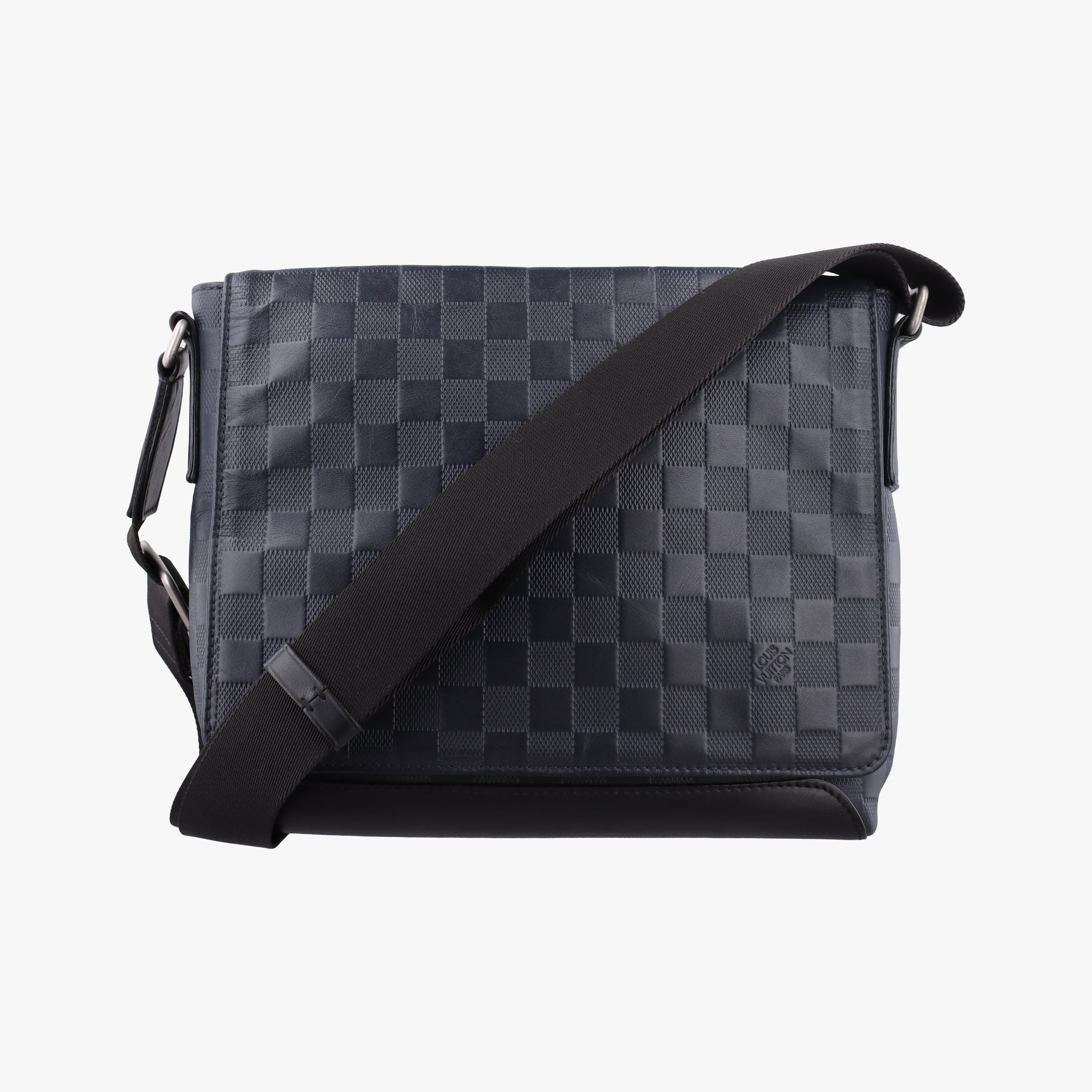 Pre-owned Louis Vuitton District PM Noir Damier Infini Leather N41033 shoulderbag | stylenewstar
